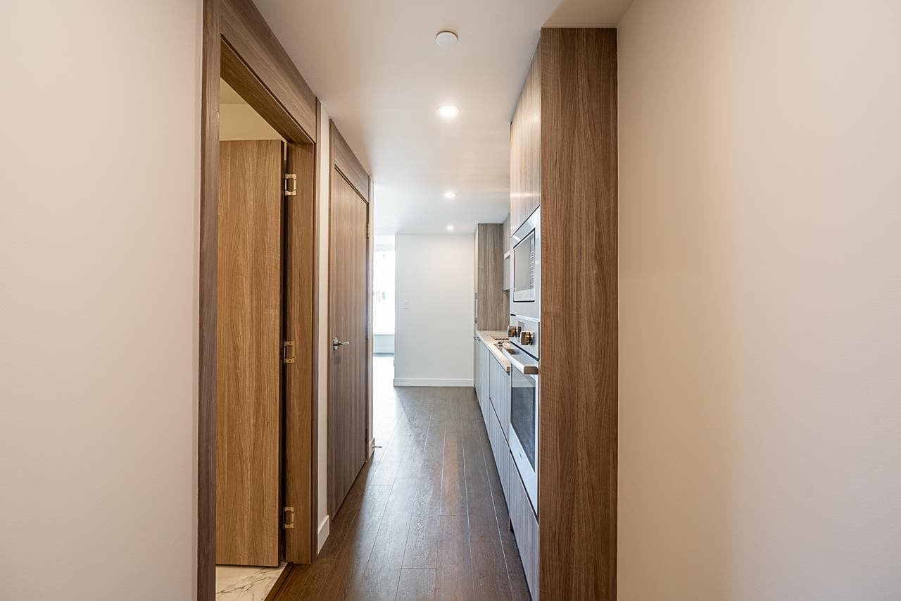 907 - 13778 100 Avenue, Surrey, V3T 0V3 — photo 3