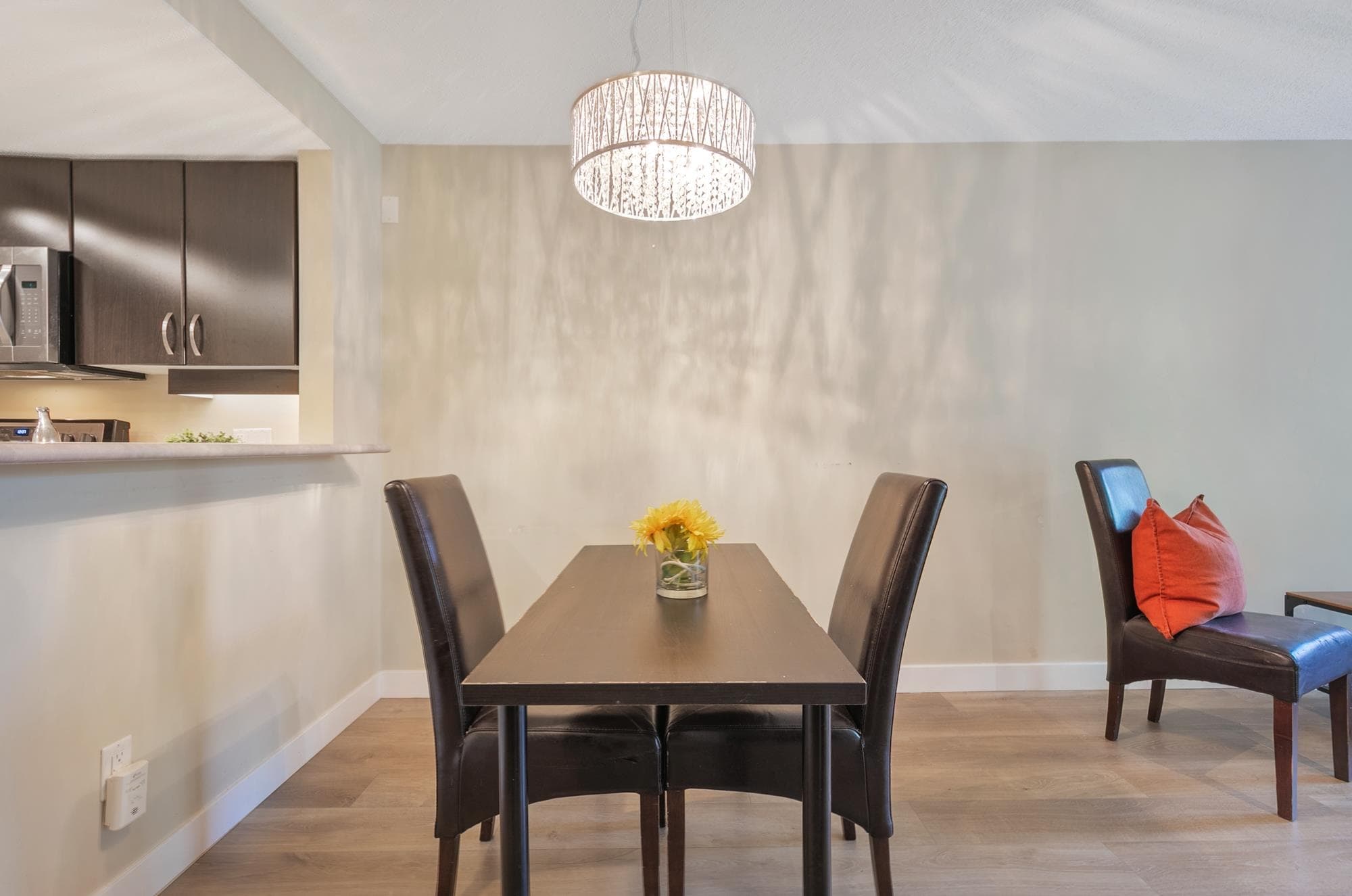 334 - 10838 City Parkway, Surrey, V3T 5X9 — photo 2