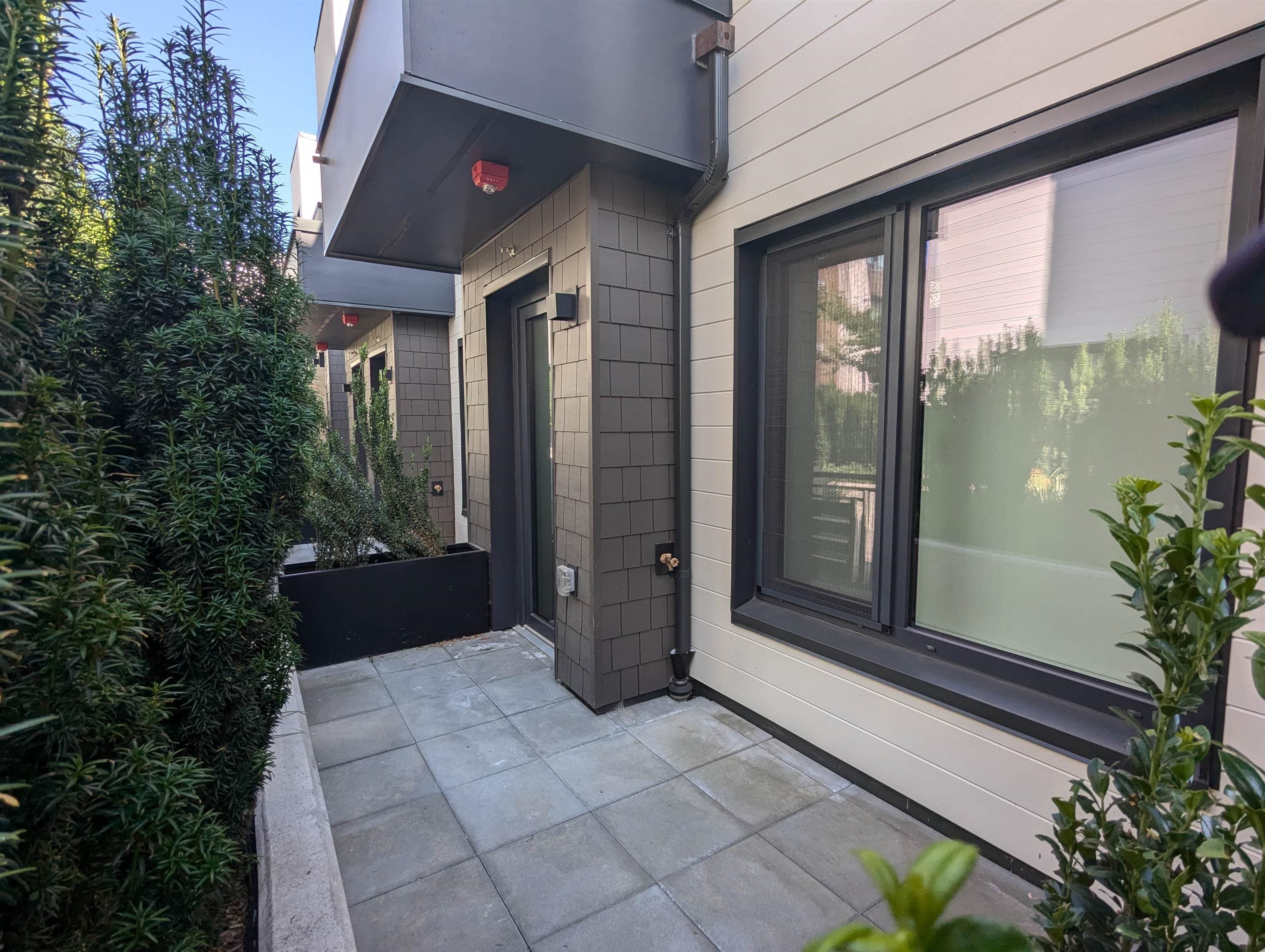 703 - 606 Foster Avenue, Coquitlam, V6J 0L5 — photo 2