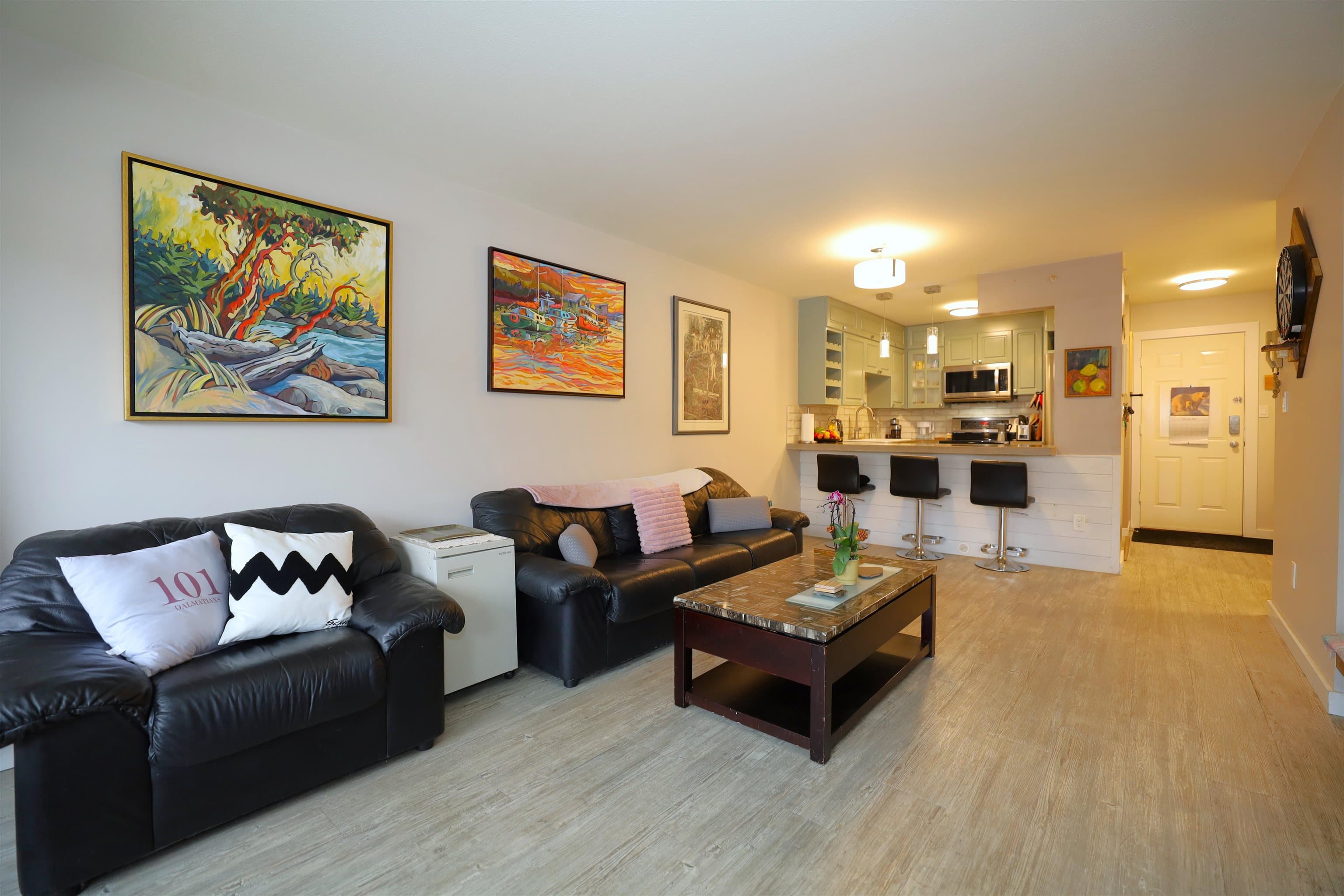 202 - 703 Gibsons Way, Gibsons, V0N 1V9 — photo 1