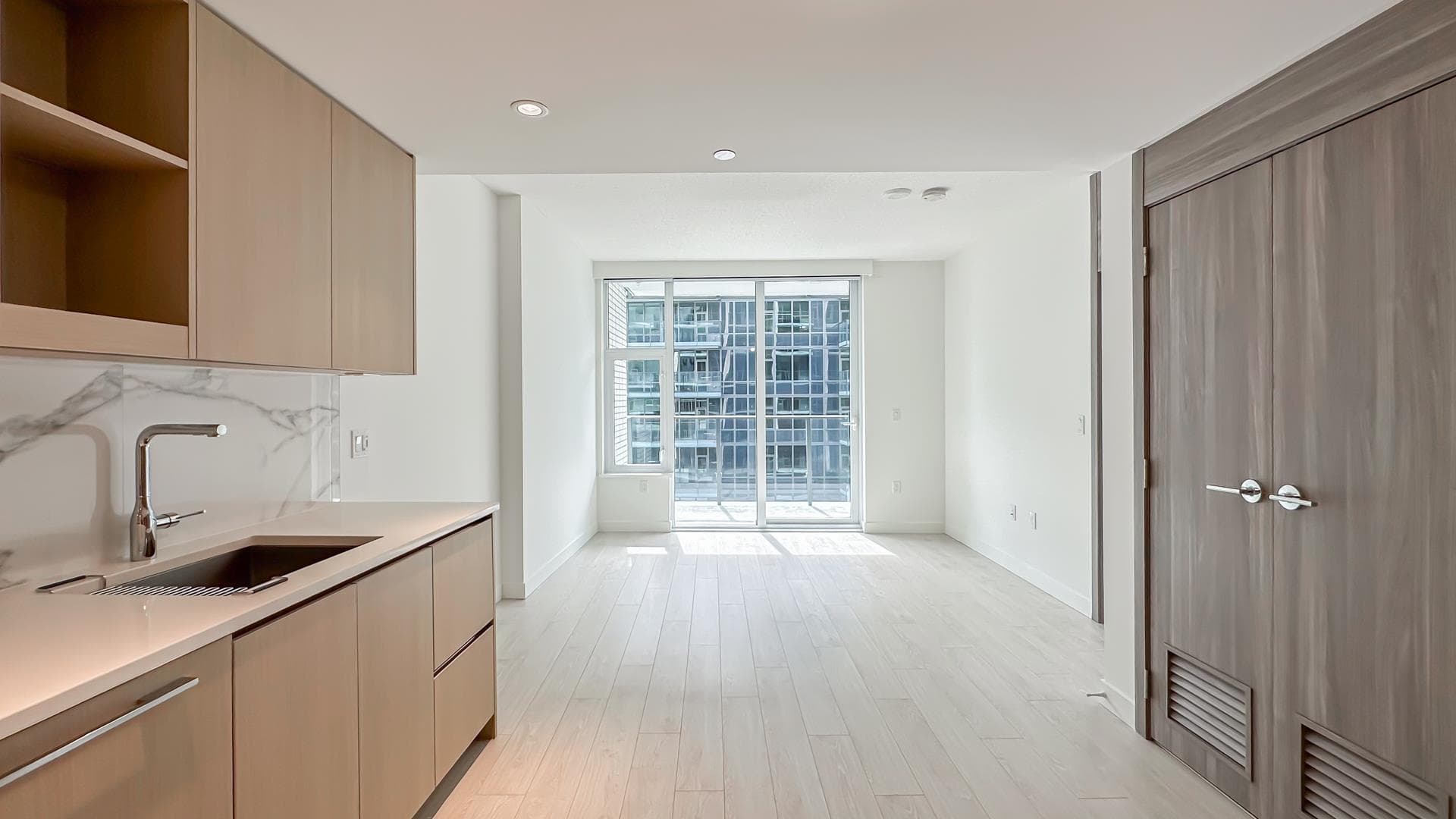 886 - 8671 Hazelbridge Way, Richmond, V6X 0W9 — photo 2