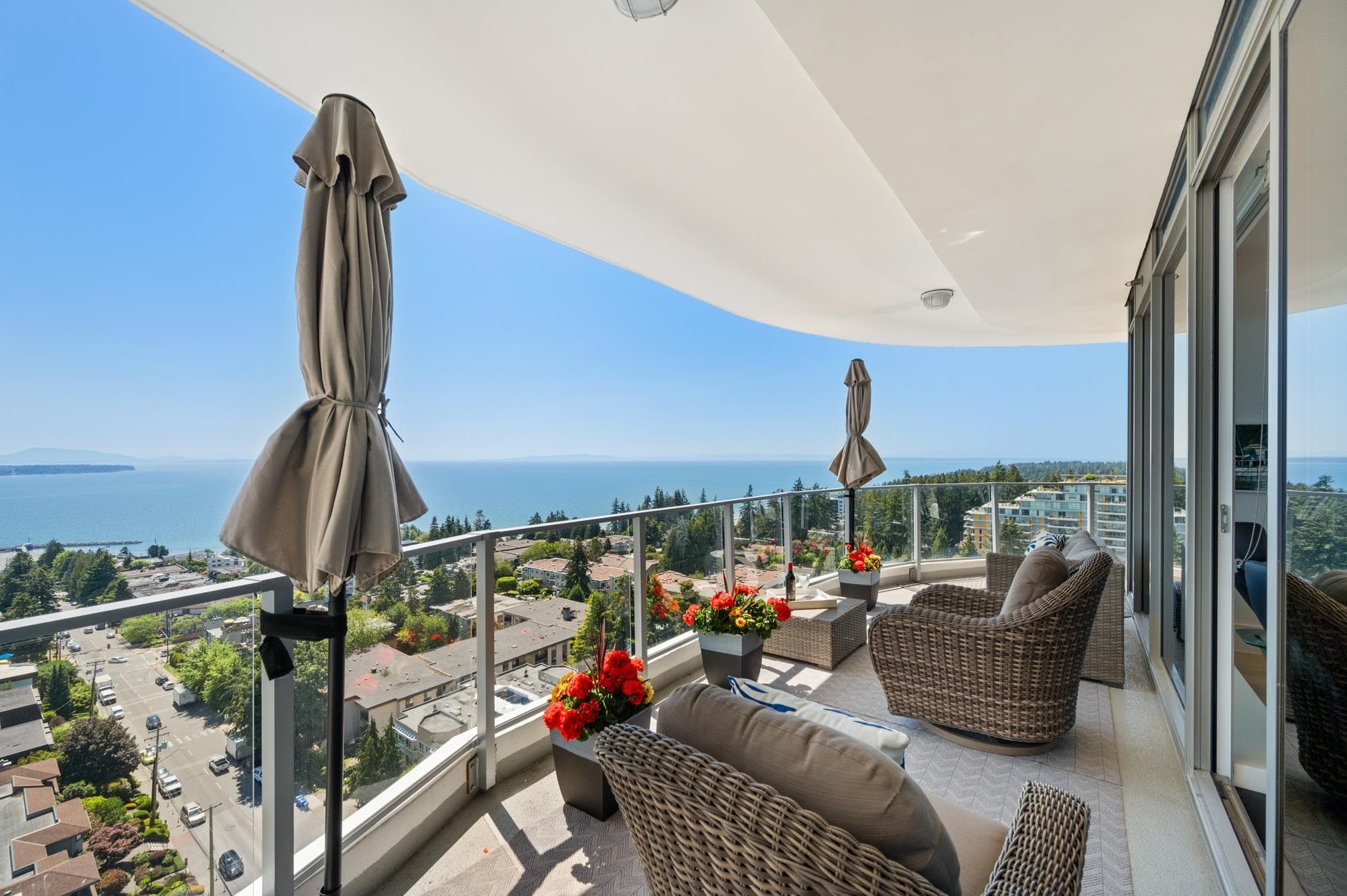 1601 - 1500 Martin Street, White Rock