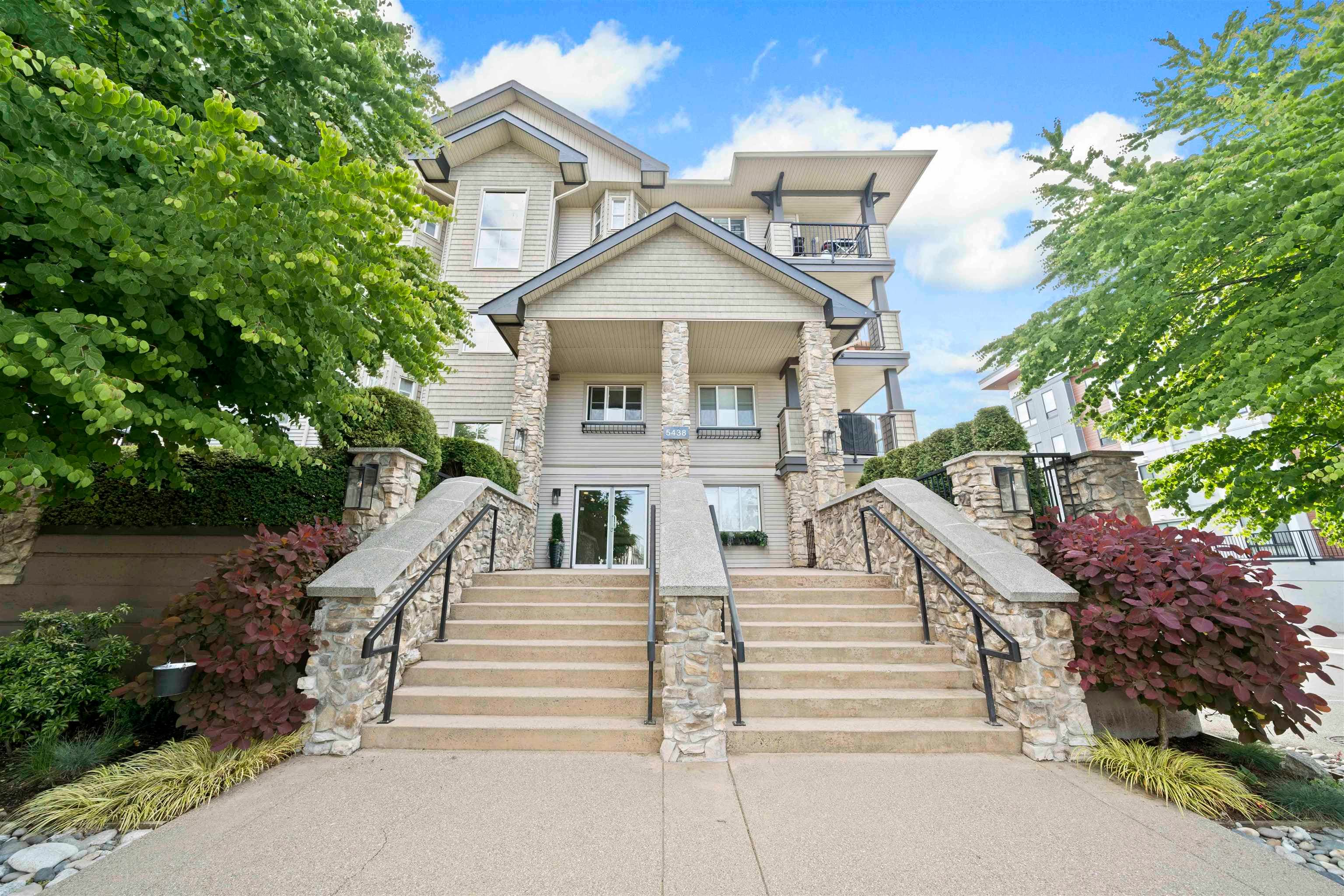 210 - 5438 198 Street, Langley, V3A 1G2 — photo 1