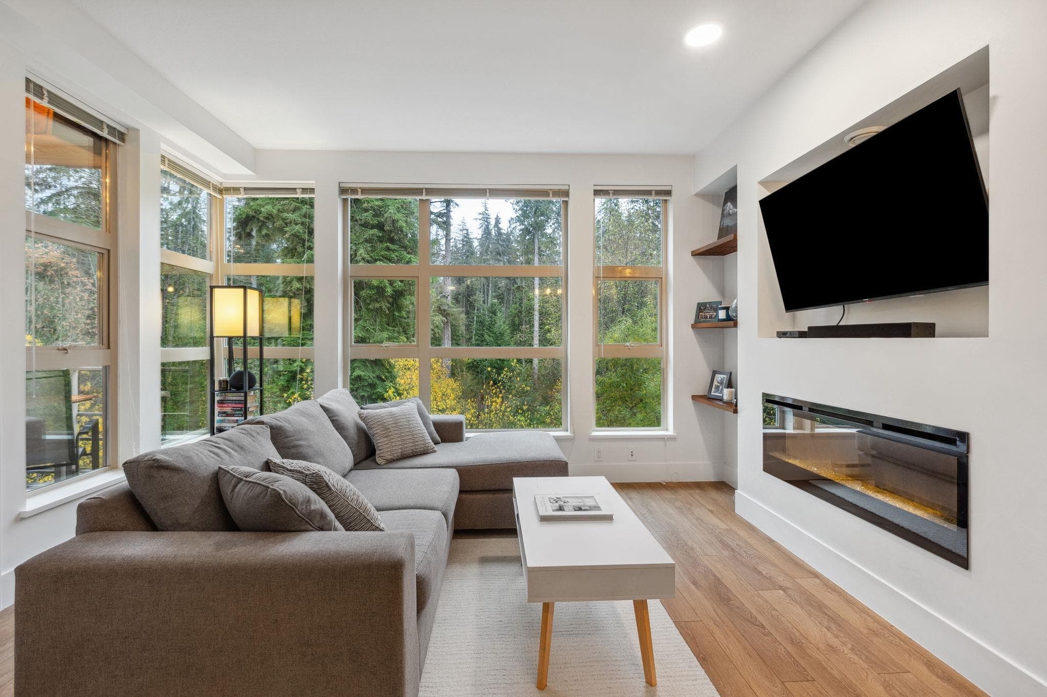 422 - 3606 Aldercrest Drive, North Vancouver, V7G 0A3 — photo 4