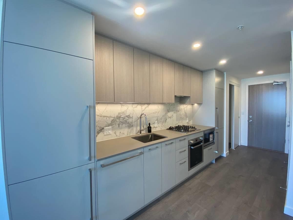 6468 Willingdon Avenue, Burnaby, V5H 2J3 — photo 2