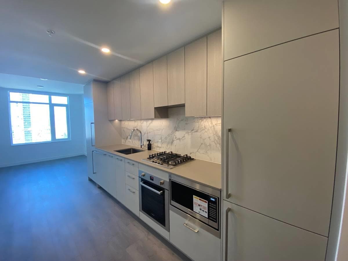 6468 Willingdon Avenue, Burnaby, V5H 2J3 — photo 4