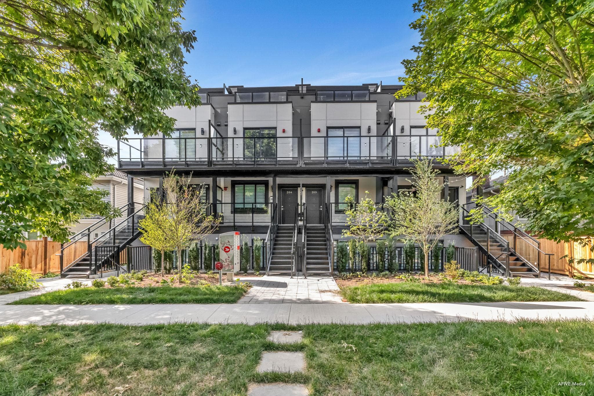 101 - 2122 E 32nd Avenue, Vancouver