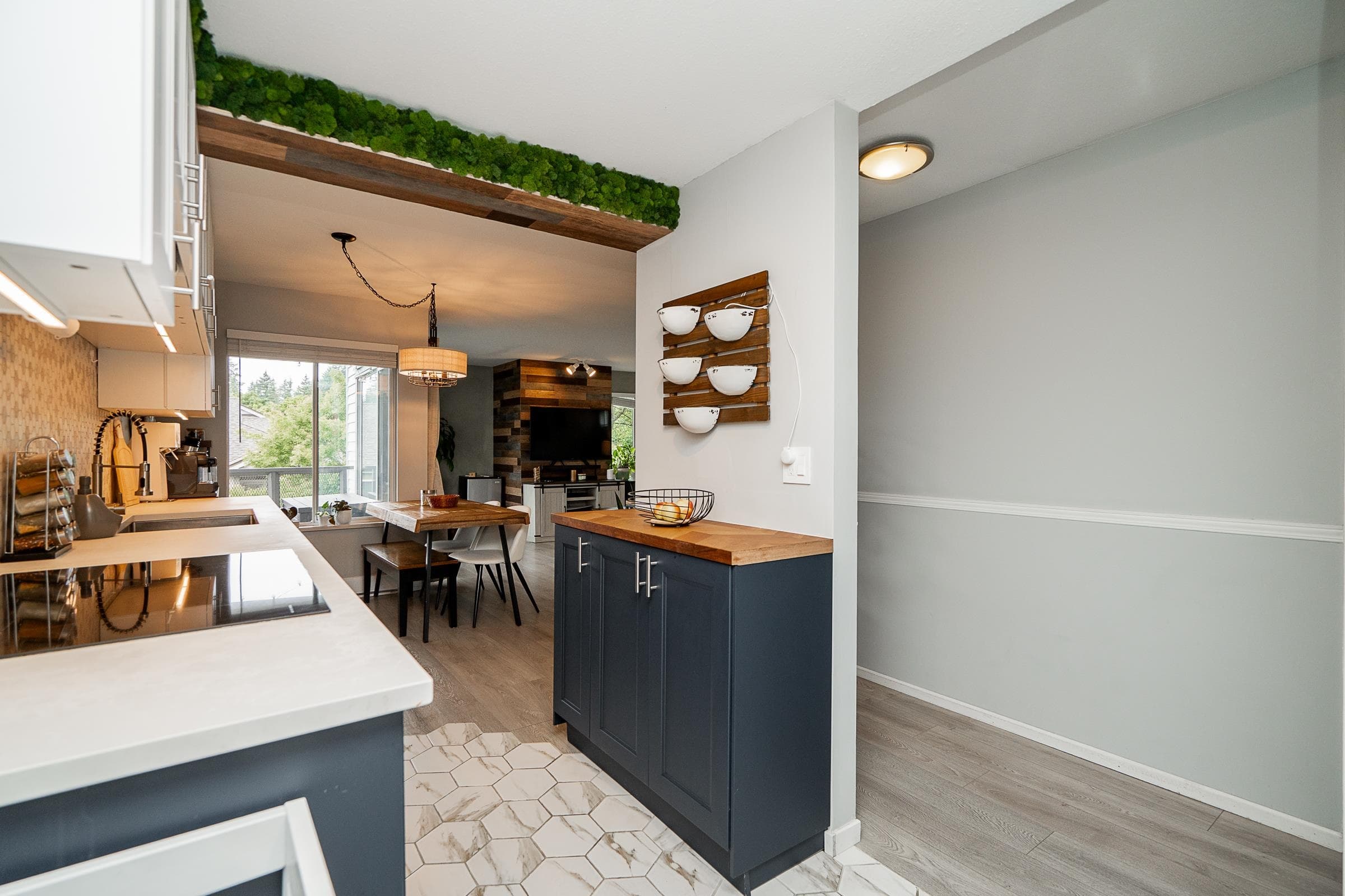 301 - 7465 Sandborne Avenue, Burnaby, V3N 4W7 — photo 5