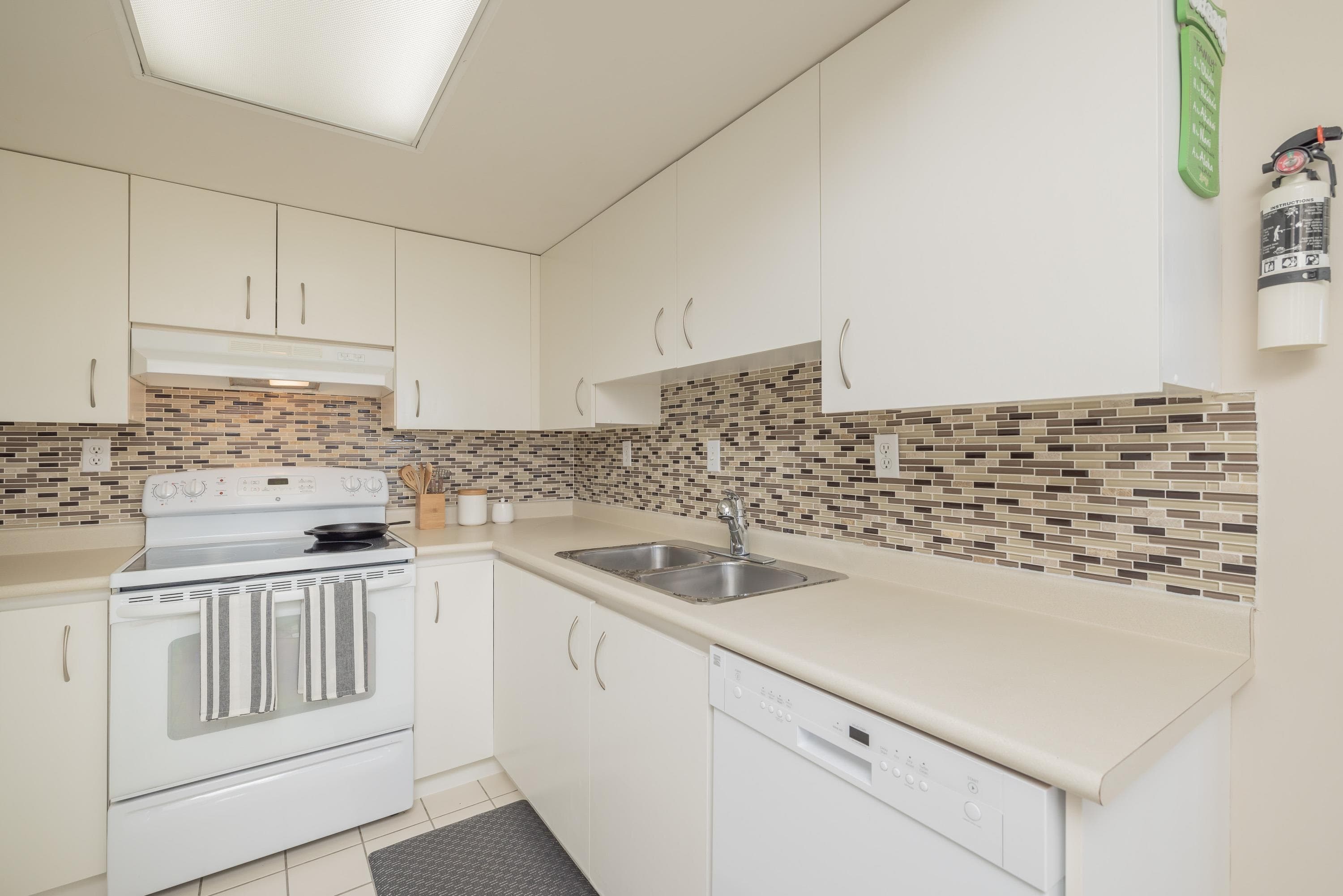 1504 - 10082 148 Street, Surrey, V3R 0S3 — photo 5