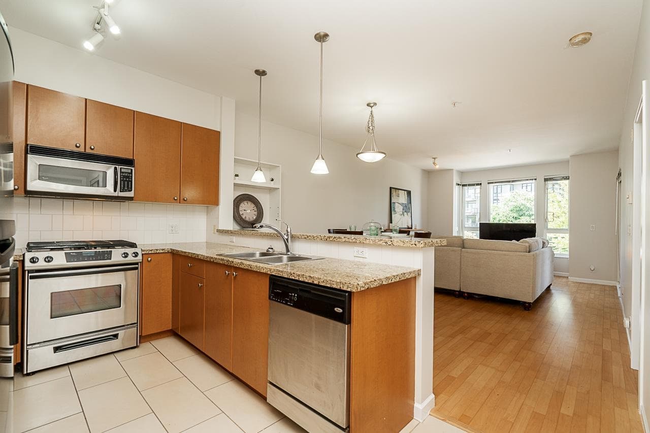 412 - 14 E Royal Avenue, New Westminster, V3L 5W5 — photo 5