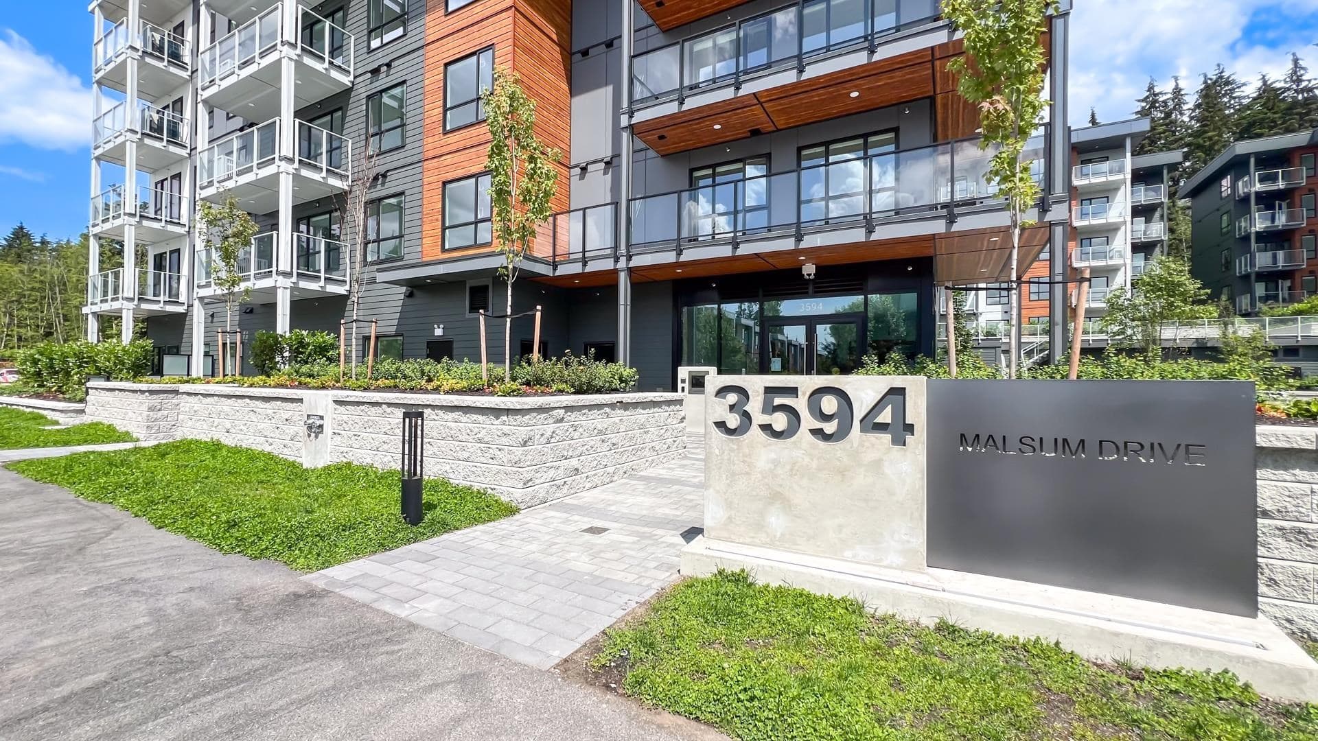 422 - 3594 Malsum Drive, North Vancouver, V7G 0B4 — photo 2