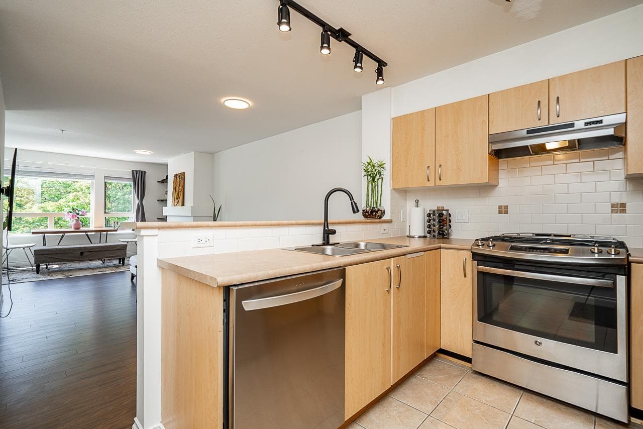 217 - 801 Klahanie Drive, Port Moody, V3H 5K4 — photo 4
