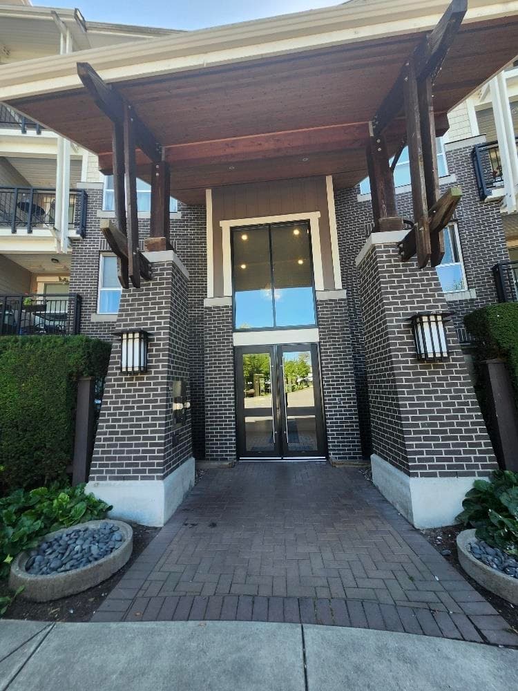 301 - 5788 Sidley Street, Burnaby, V5J 0E4 — photo 2