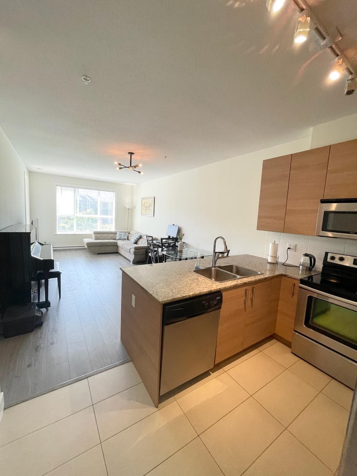 301 - 5788 Sidley Street, Burnaby, V5J 0E4 — photo 5