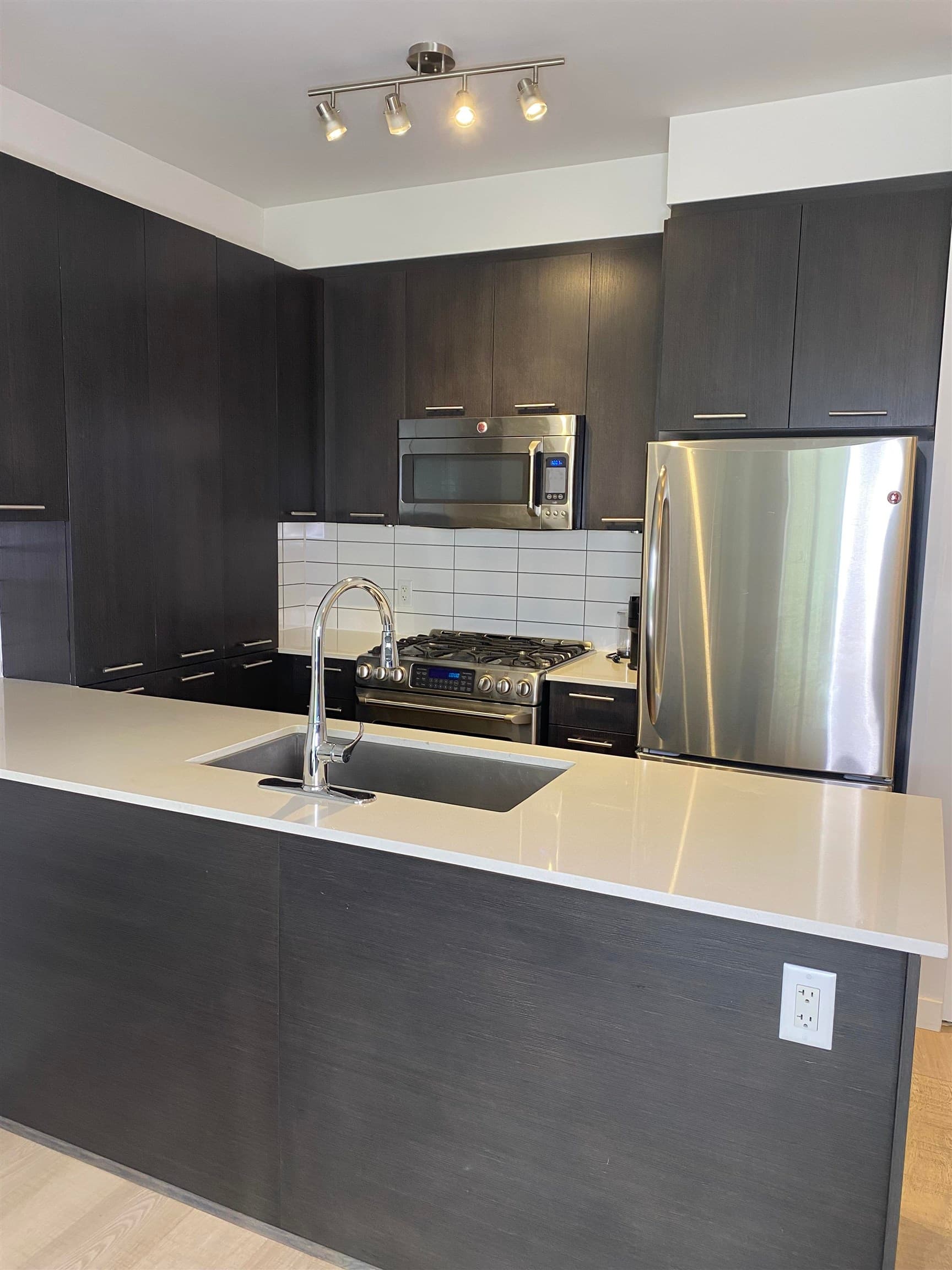 304 - 215 Brookes Street, New Westminster, V3M 0G5 — photo 2