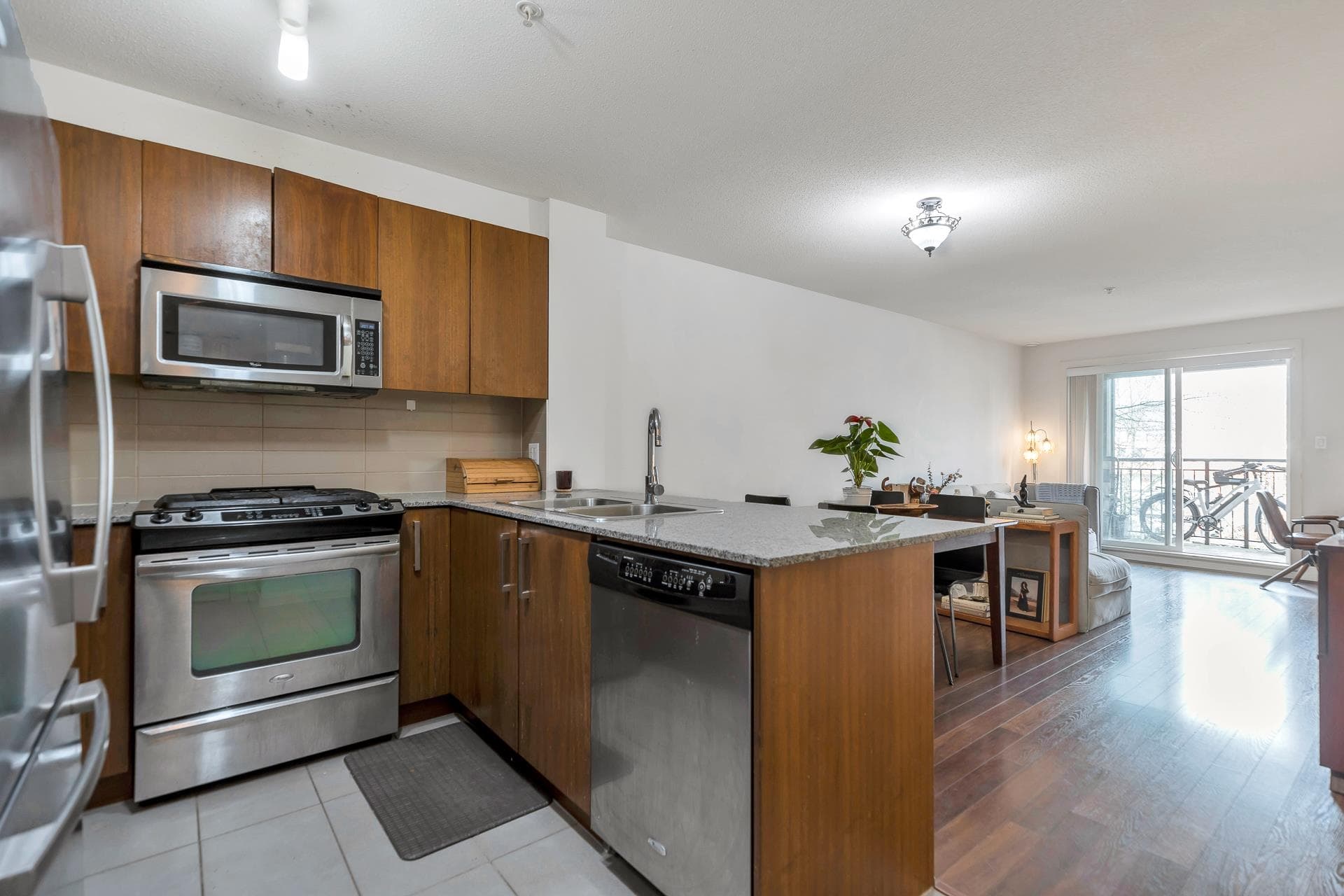 302 - 5885 Irmin Street, Burnaby, V5J 0C2 — photo 5