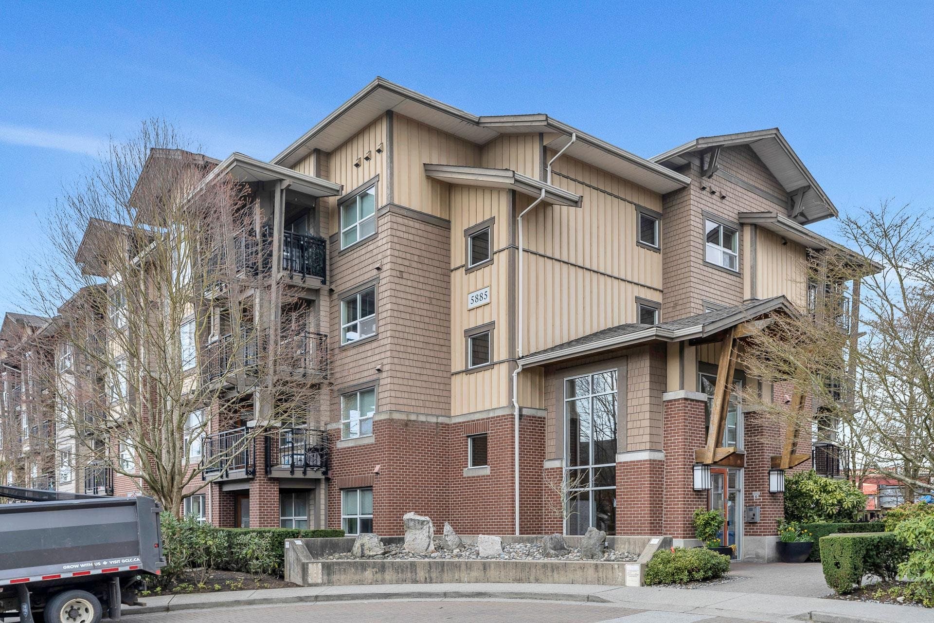 302 - 5885 Irmin Street, Burnaby, V5J 0C2 — photo 4