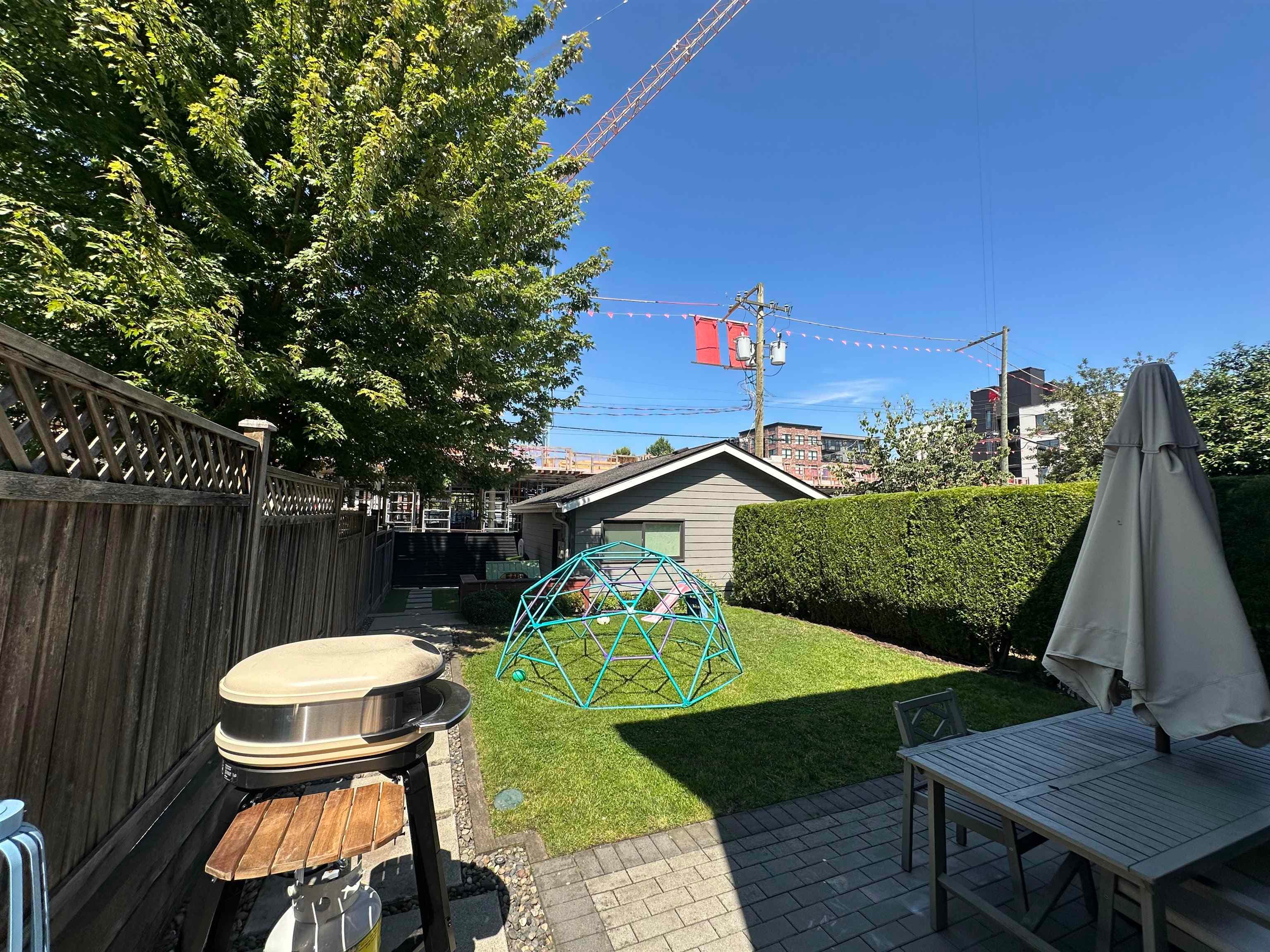 2073 E Pender Street, Vancouver, V5L 1X1 — photo 2