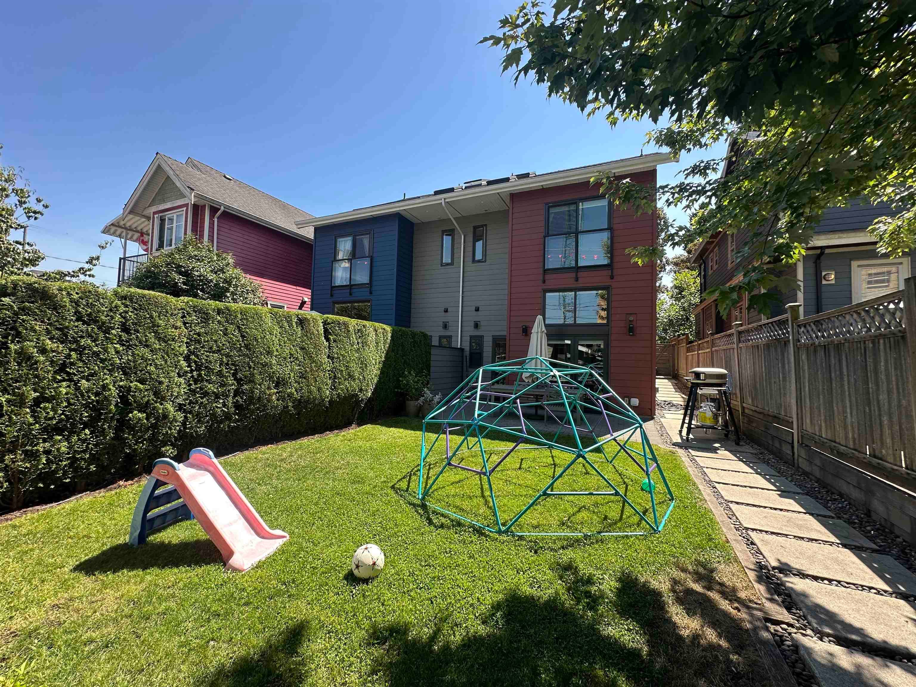 2073 E Pender Street, Vancouver, V5L 1X1 — photo 3