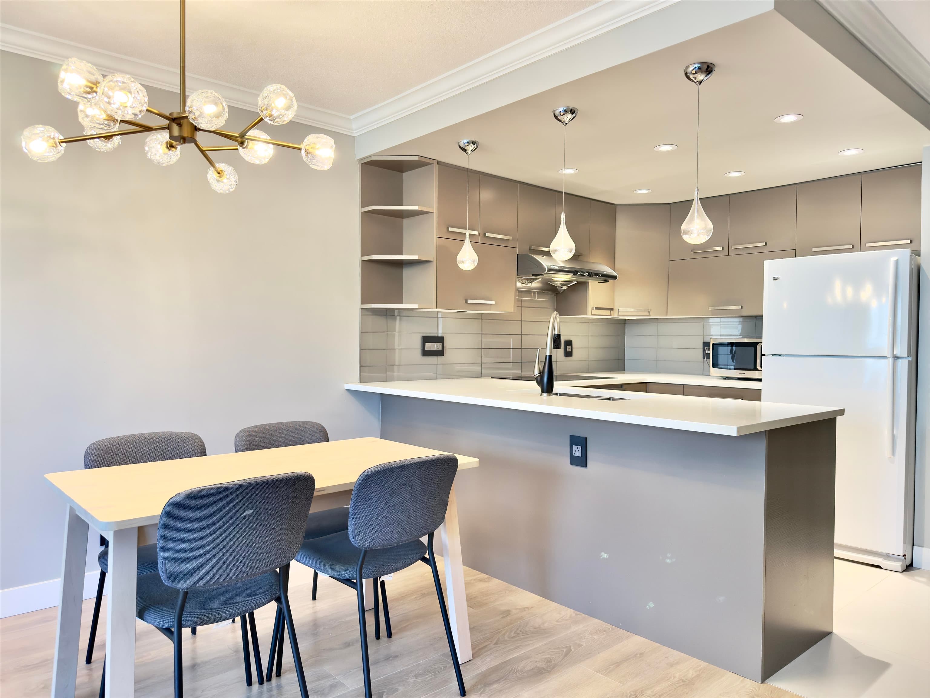 209 - 2140 Briar Avenue, Vancouver
