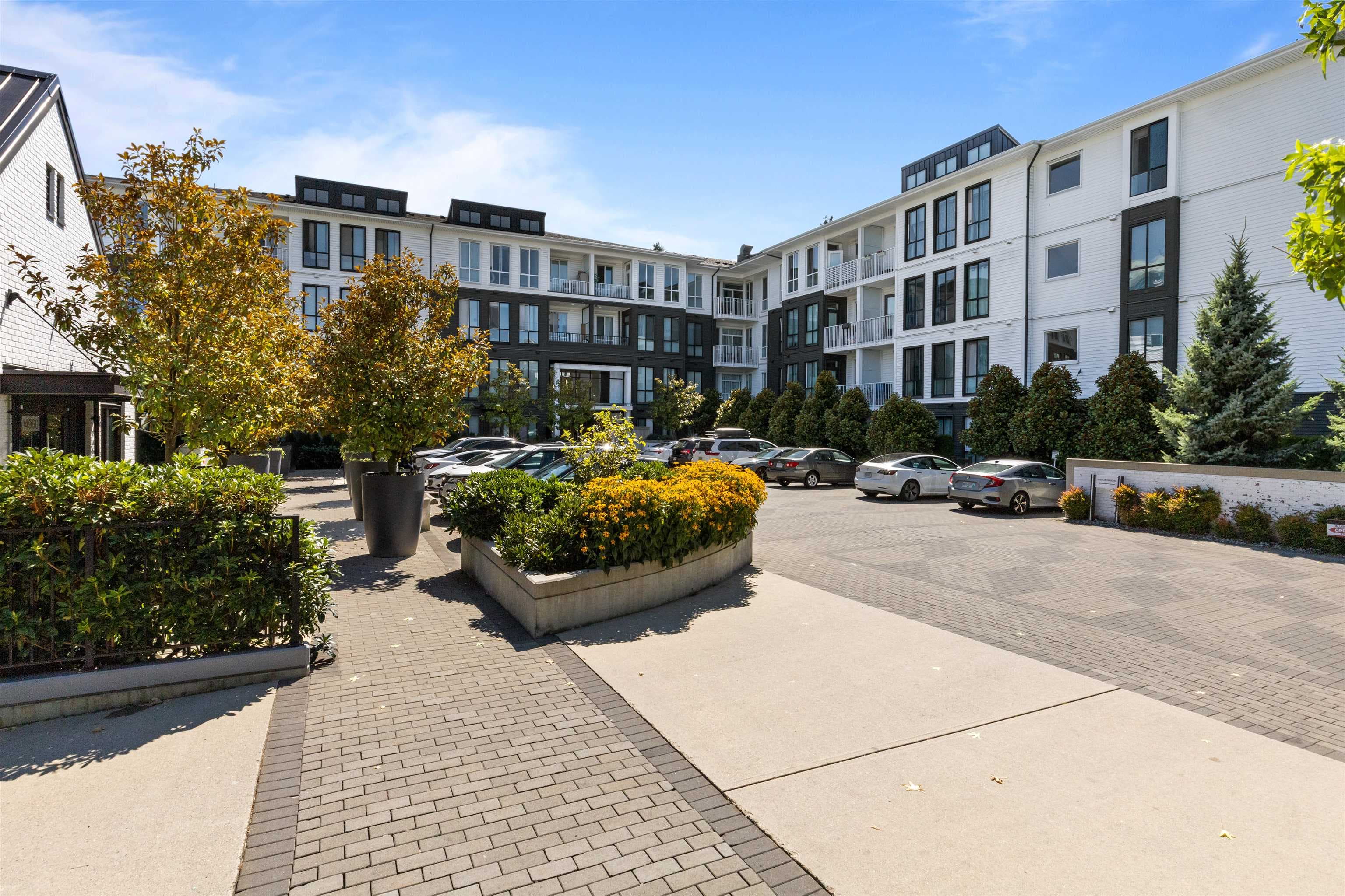 409 - 14968 101a Avenue, Surrey, V3R 0E8 — photo 2
