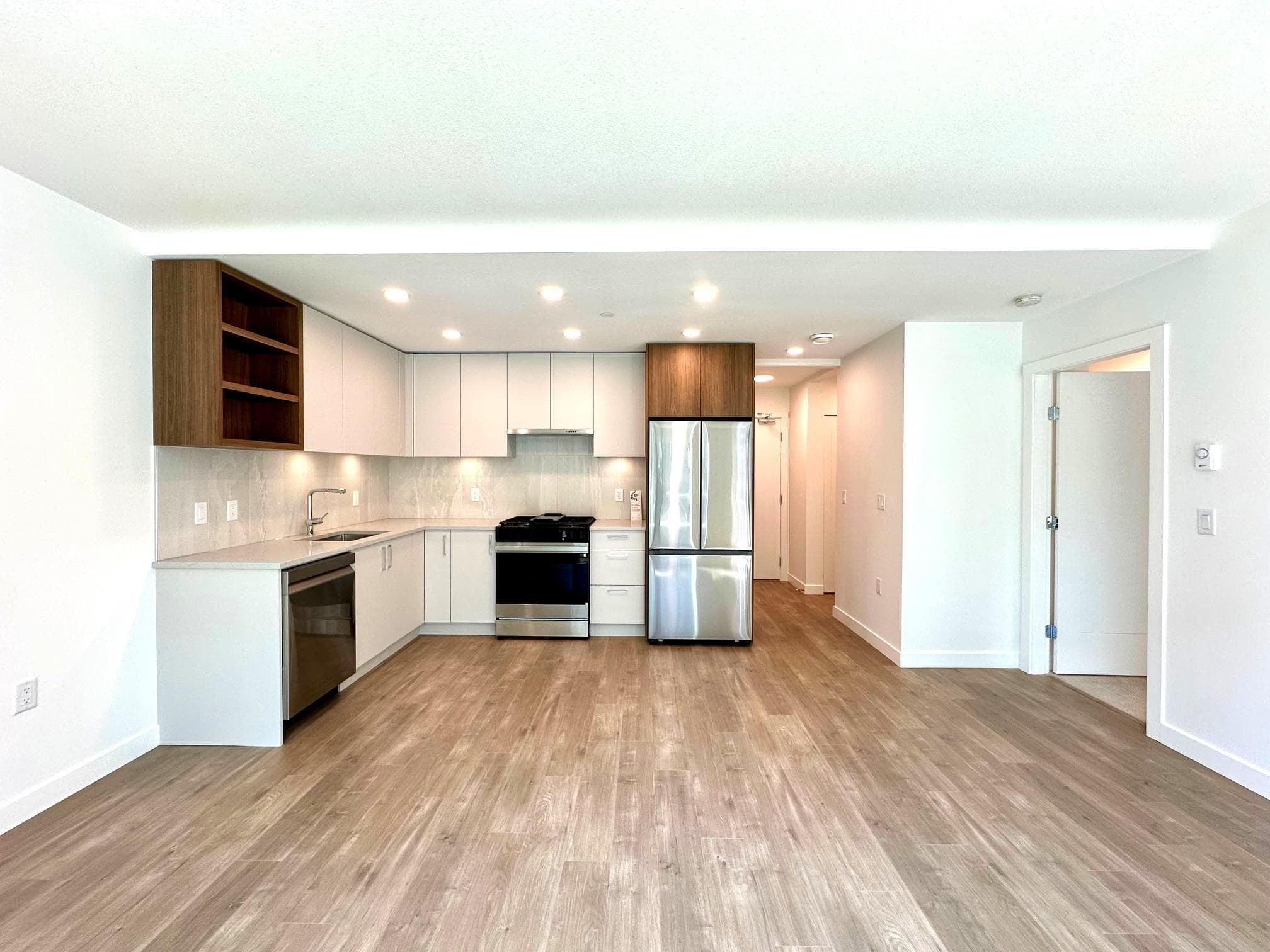 313 - 723 Grover Avenue, Coquitlam, V3J 0L9 — photo 2