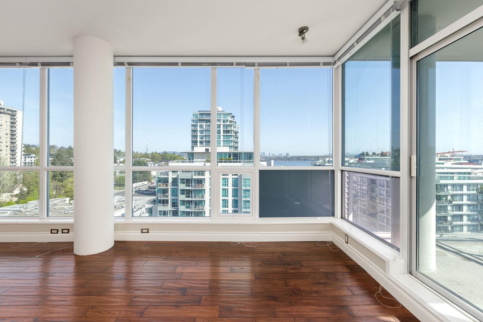 1402 - 138 E Esplanade Esplanade, North Vancouver, V7L 4X9 — photo 3