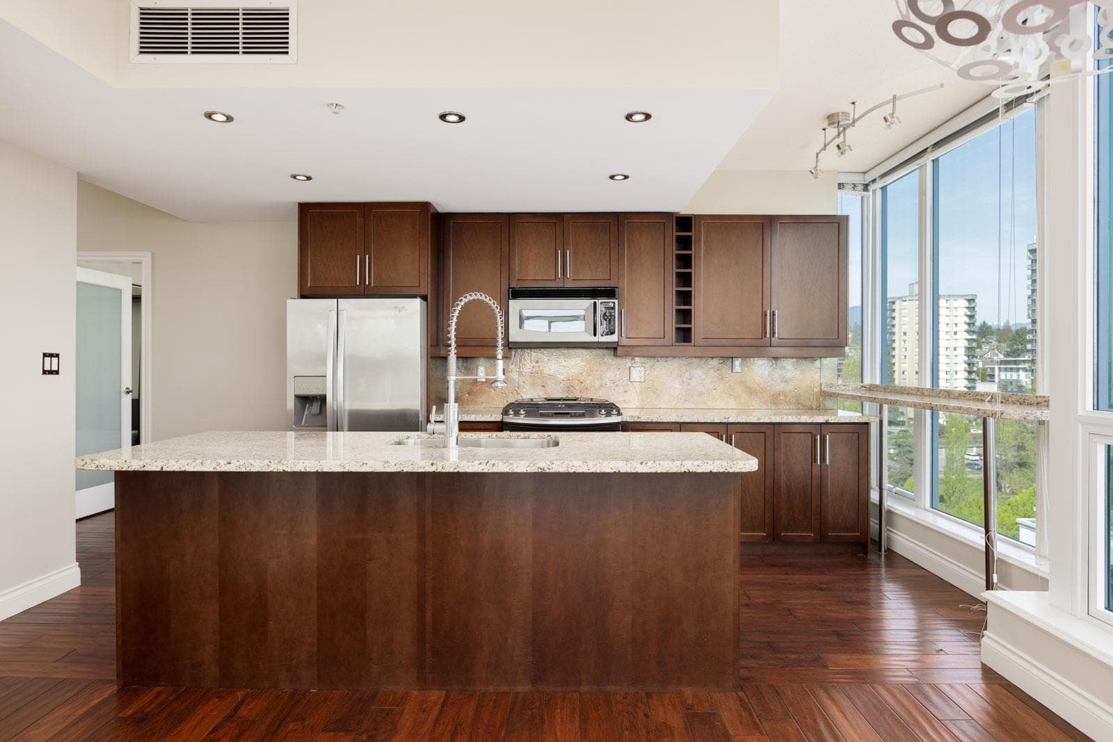 1402 - 138 E Esplanade Esplanade, North Vancouver, V7L 4X9 — photo 5