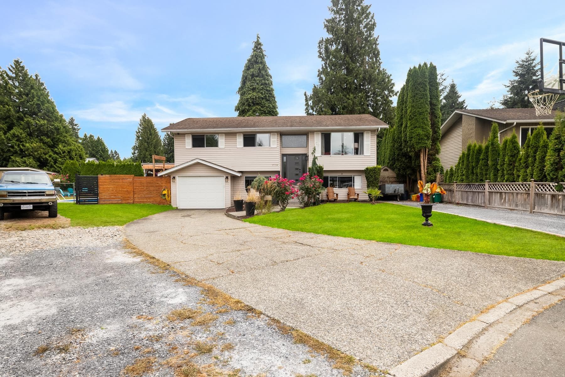 11718 208 Street, Maple Ridge, V2X 7S3 — photo 2