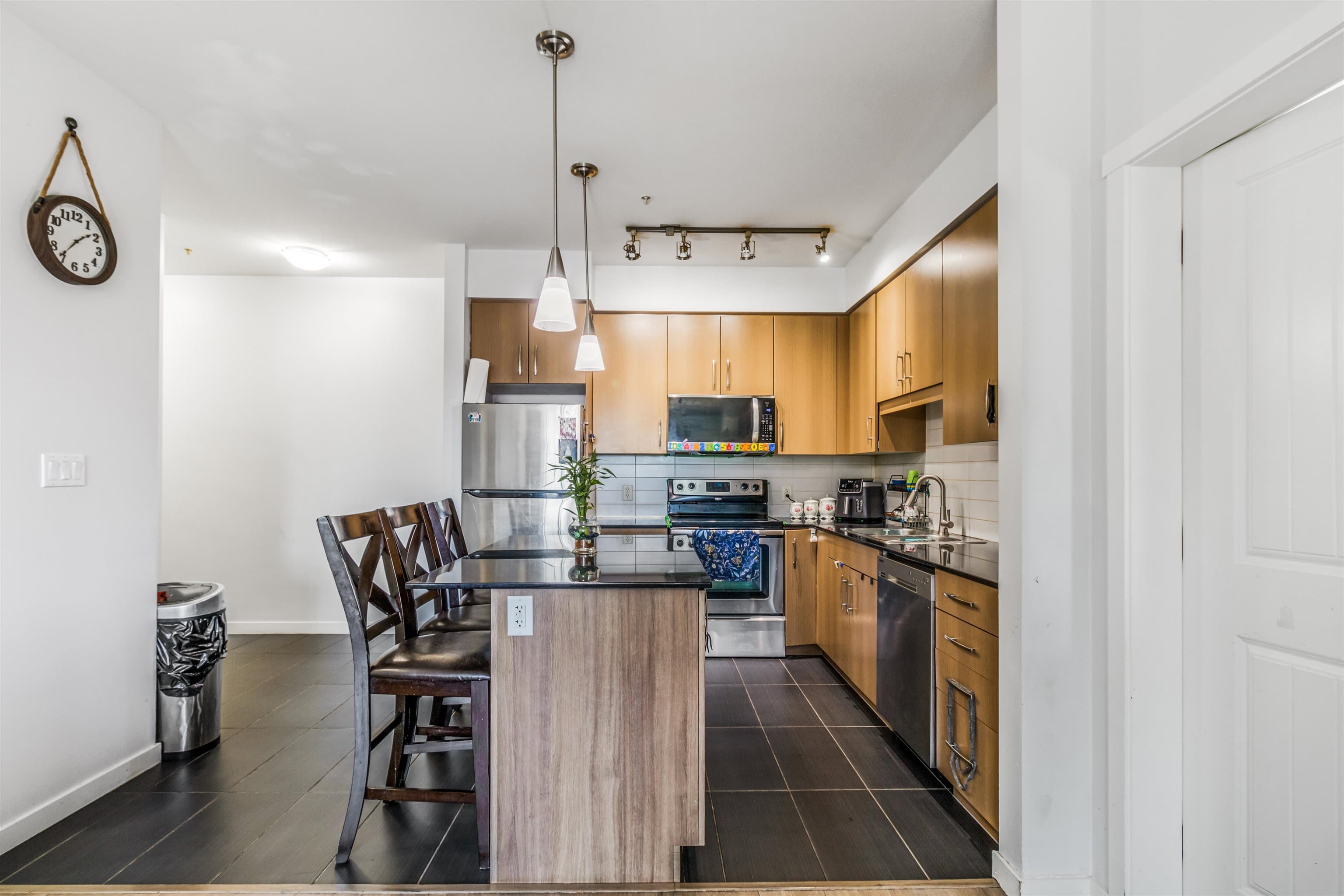 306 - 22290 North Ave Avenue, Maple Ridge, V2X 8Z8 — photo 2