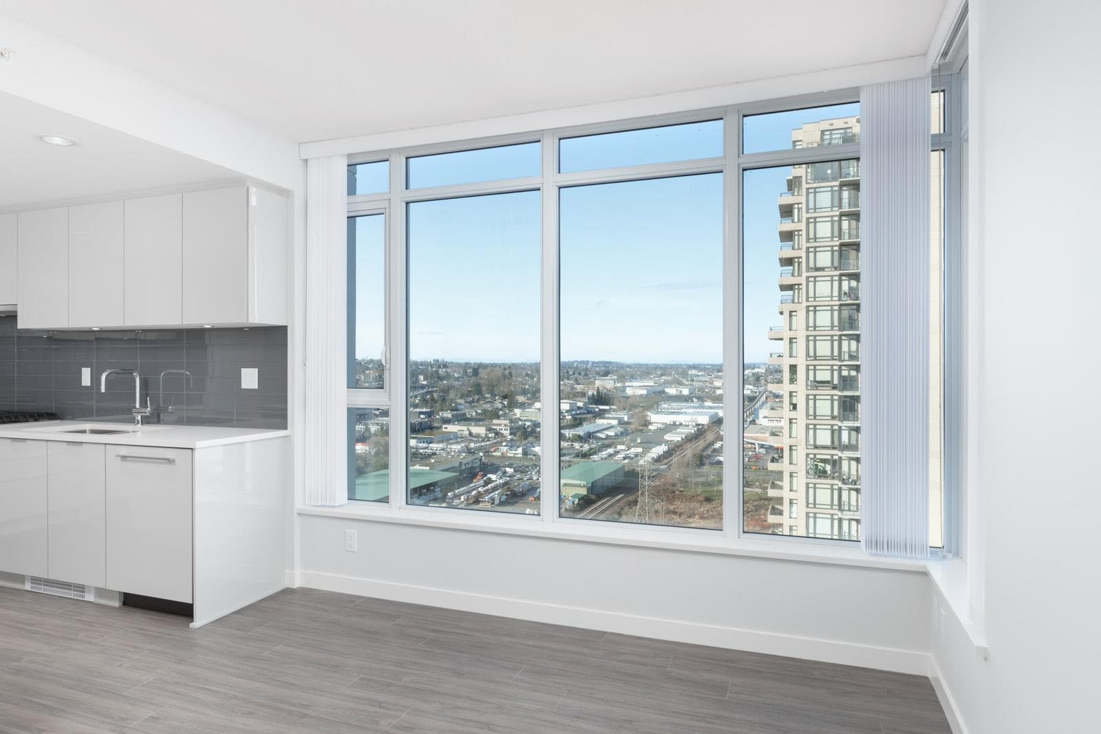 2306 - 2388 Madison Avenue, Burnaby, V5C 4Y9 — photo 2