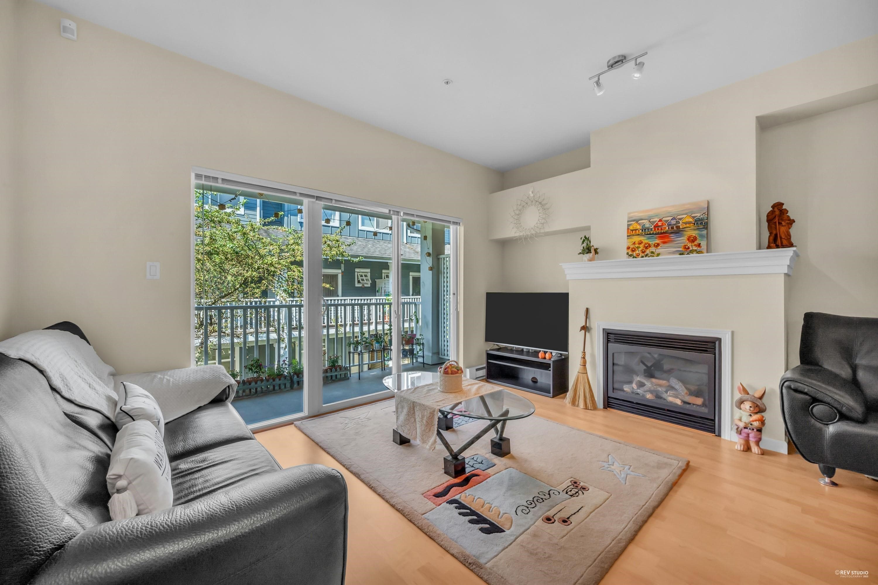 112 - 935 Ewen Avenue, New Westminster, V3M 0A1 — photo 1