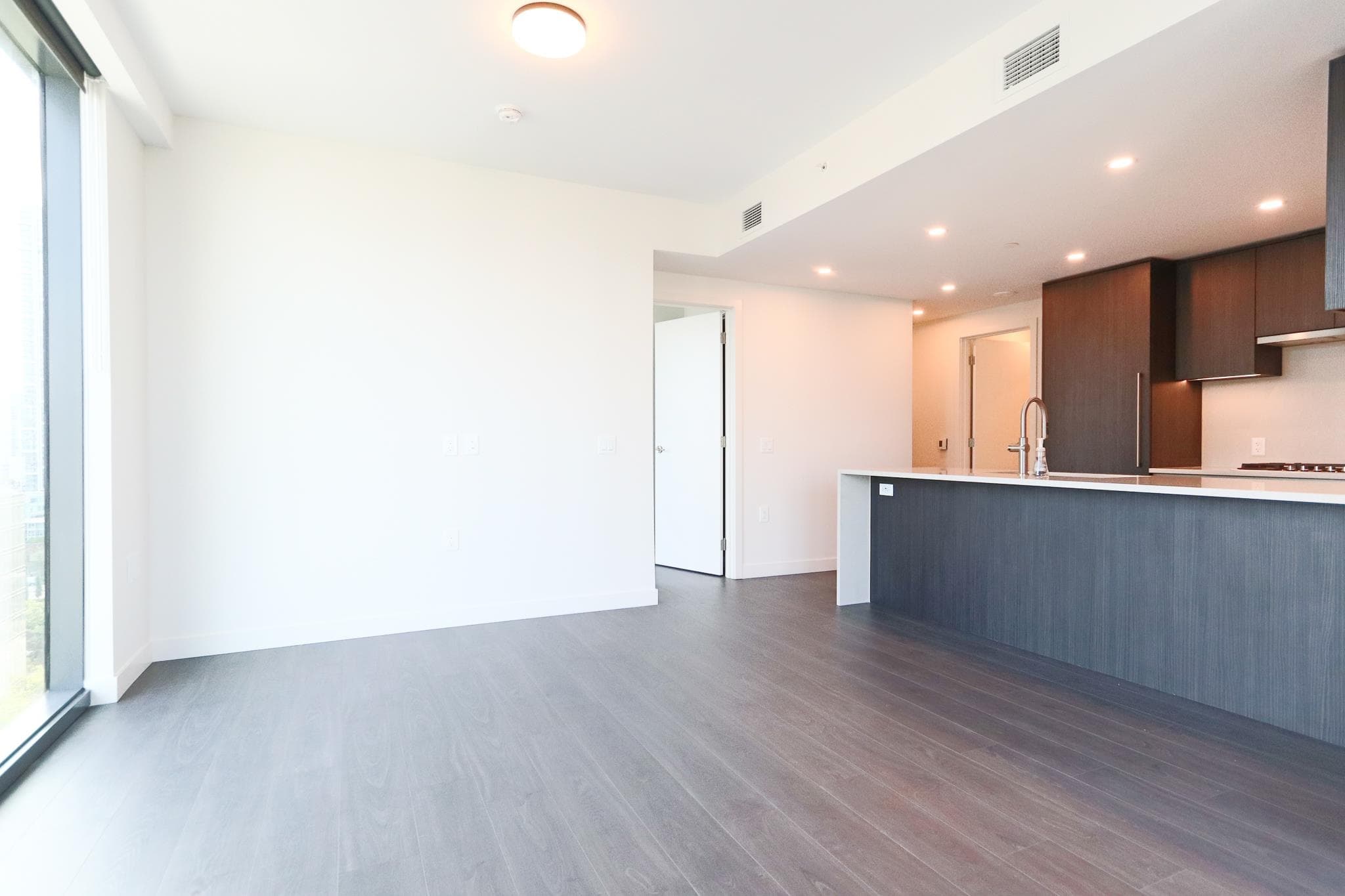 1307 - 5987 Wilson Avenue, Burnaby, V5H 0L7 — photo 5