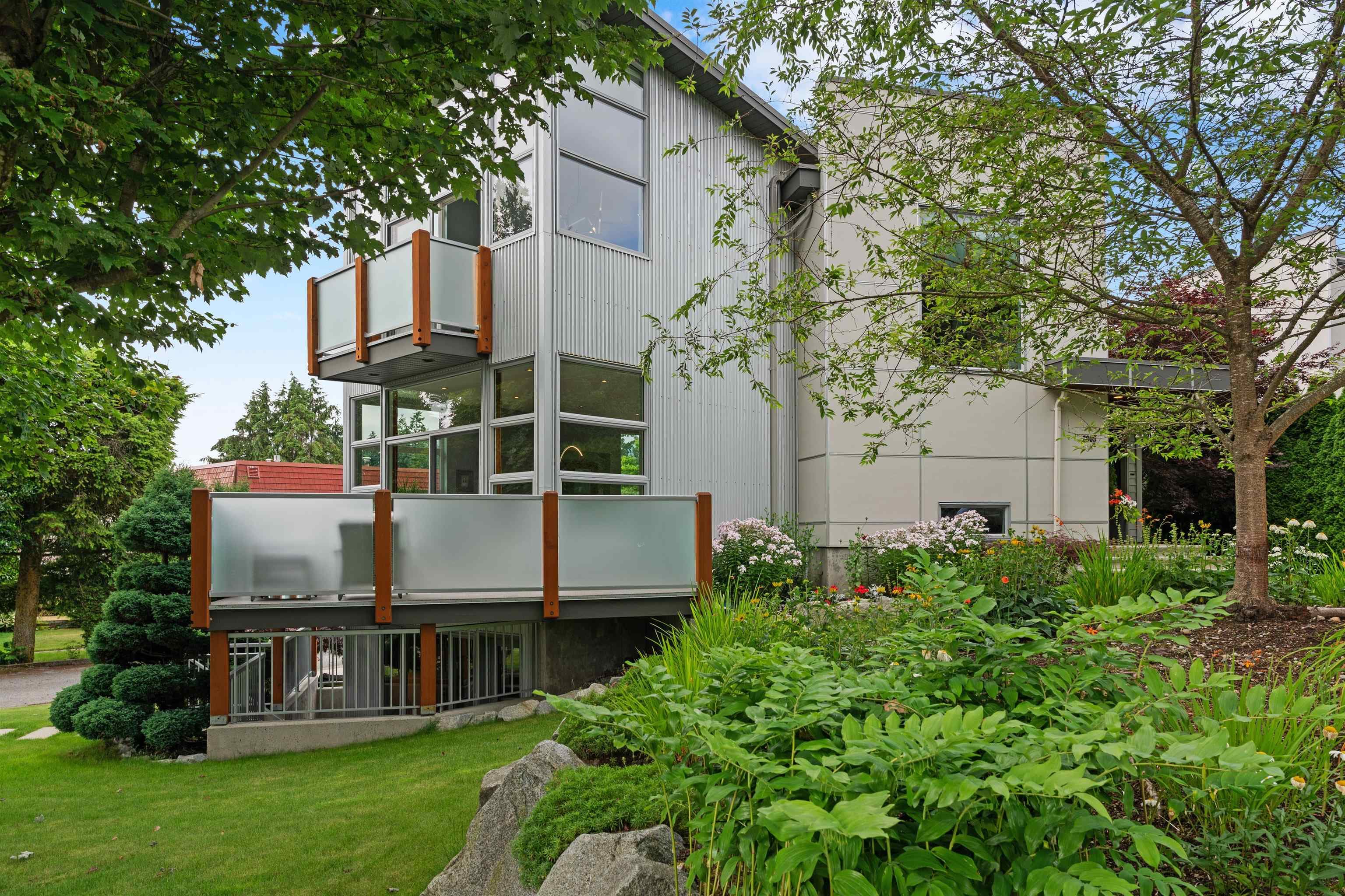 2005 Larson Road, North Vancouver