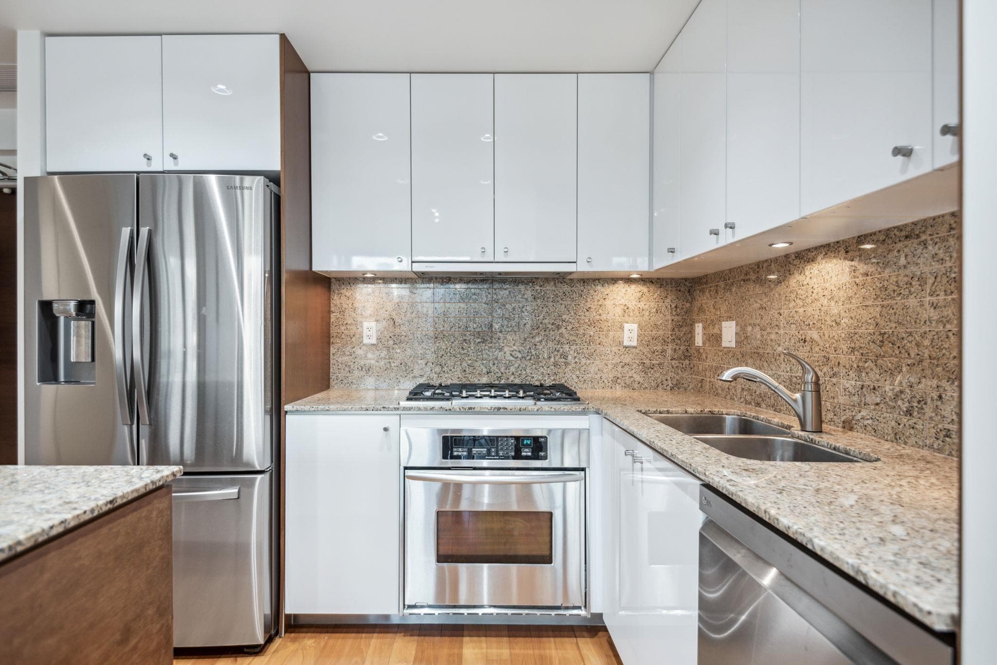 605 - 1005 Beach Avenue, Vancouver, V6E 3W2 — photo 4