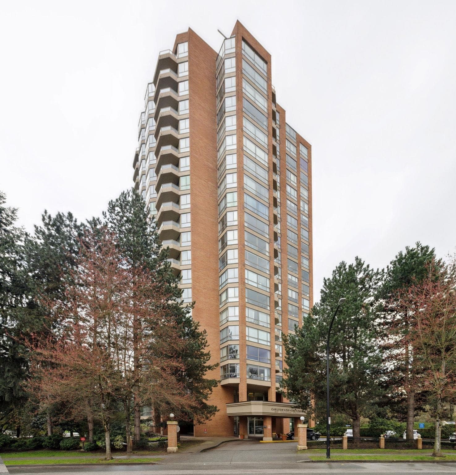 904 - 4350 Beresford Street, Burnaby, V5H 4K9 — photo 4