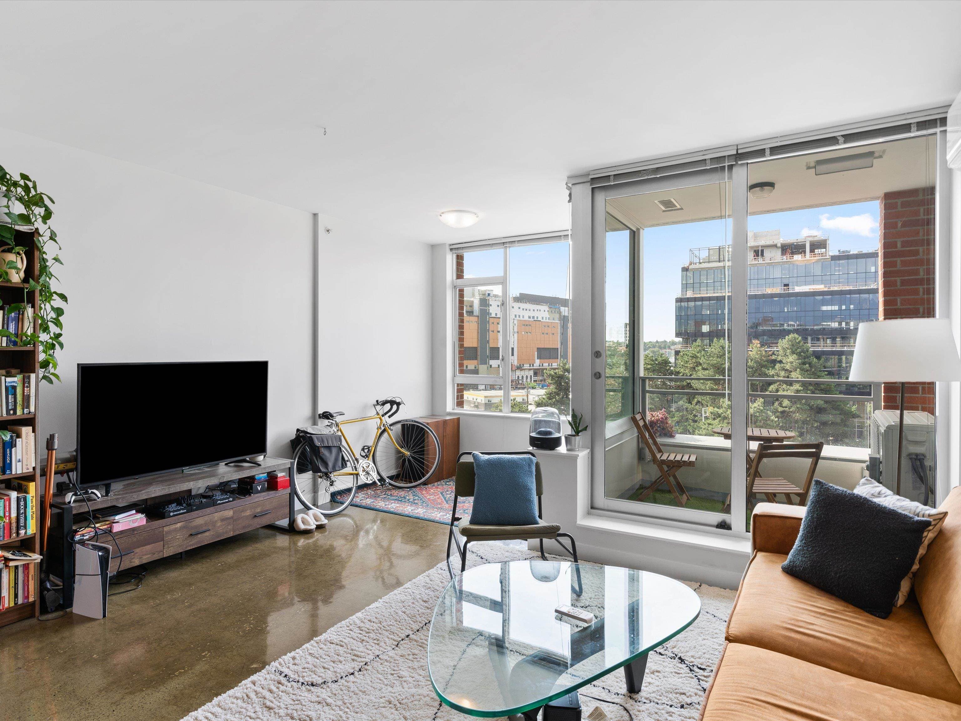 617 - 221 Union Street, Vancouver, V6A 0B4 — photo 2