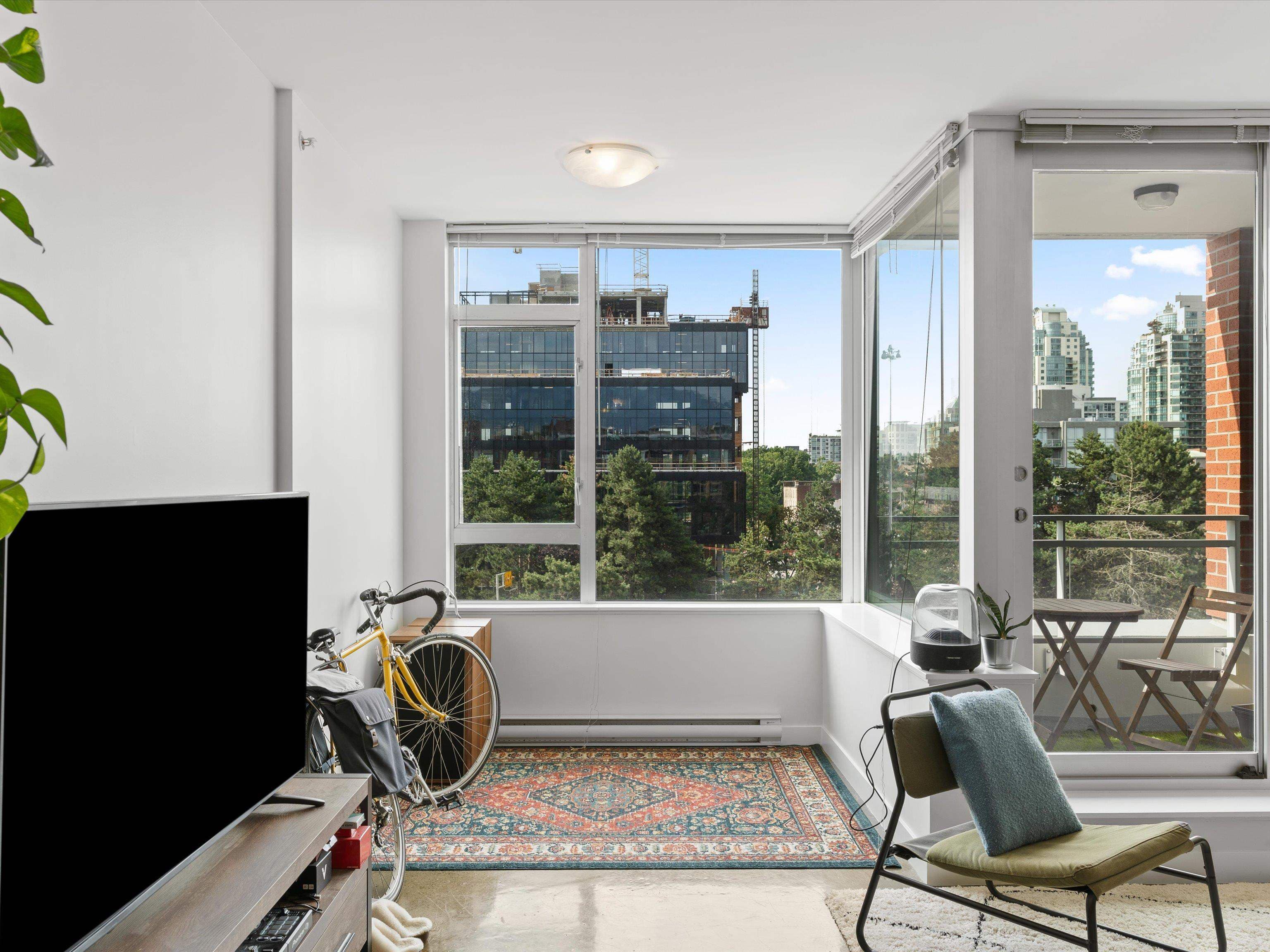 617 - 221 Union Street, Vancouver, V6A 0B4 — photo 3