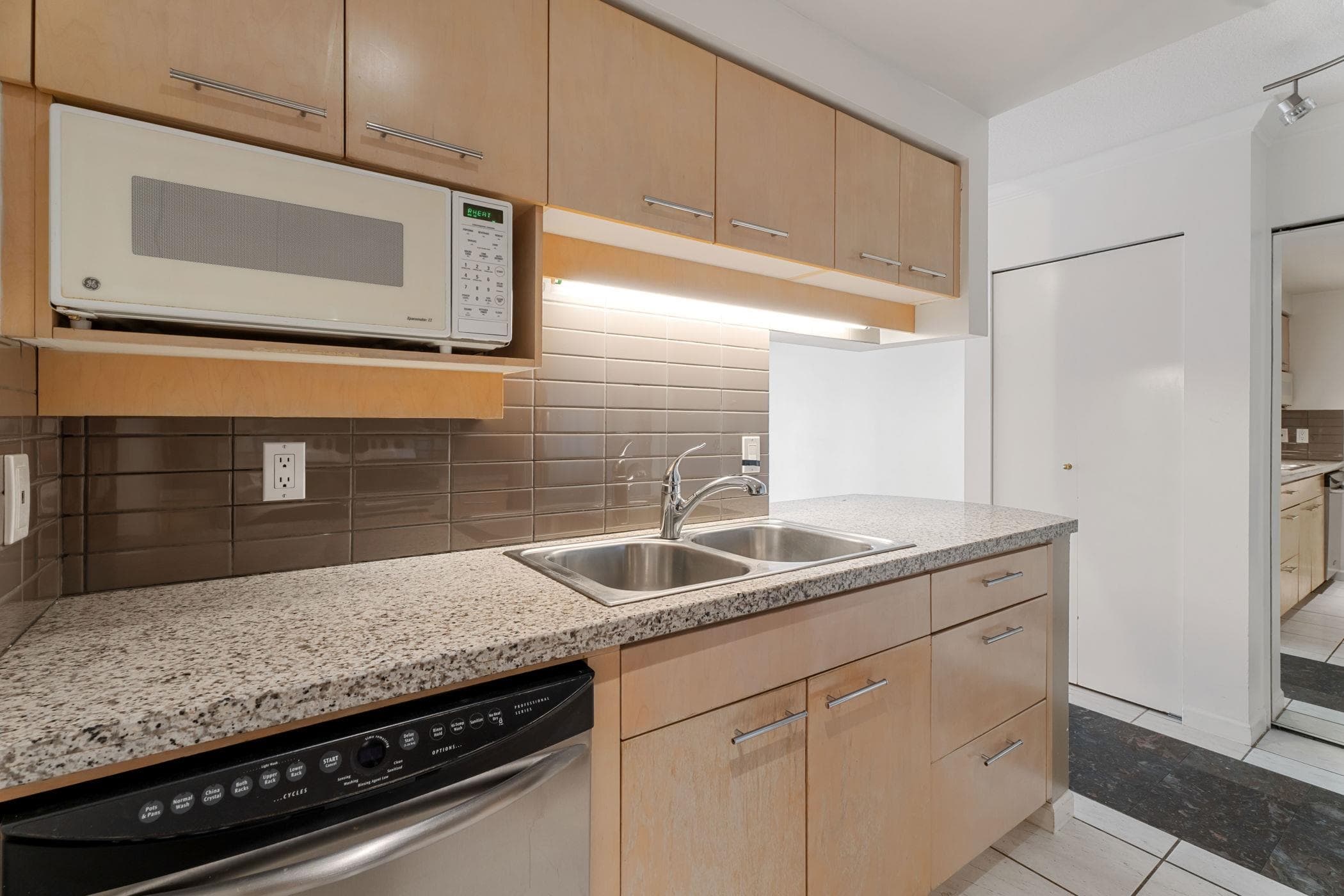 8A - 199 Drake Street, Vancouver, V6Z 2T9 — photo 3