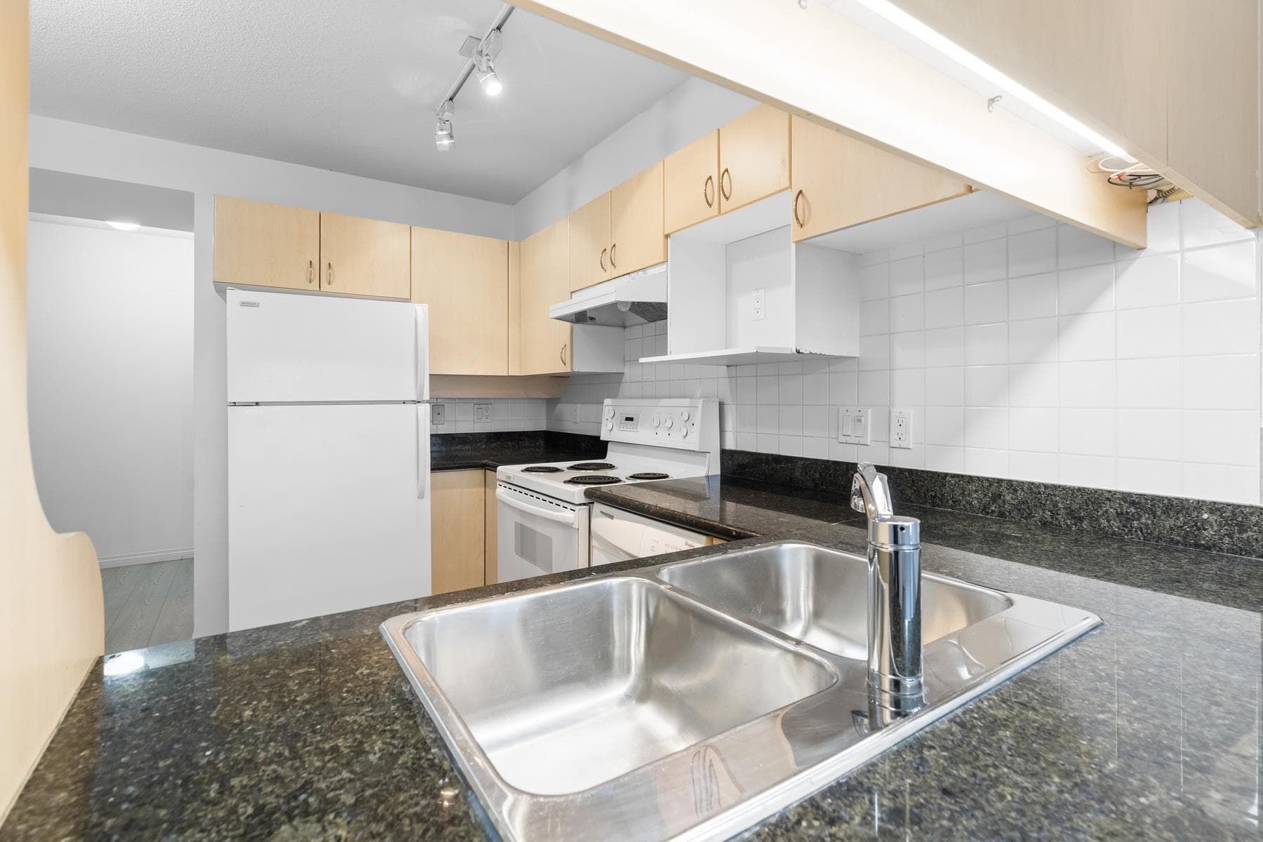 603 - 6611 Cooney Road, Richmond, V6Y 4C5 — photo 4