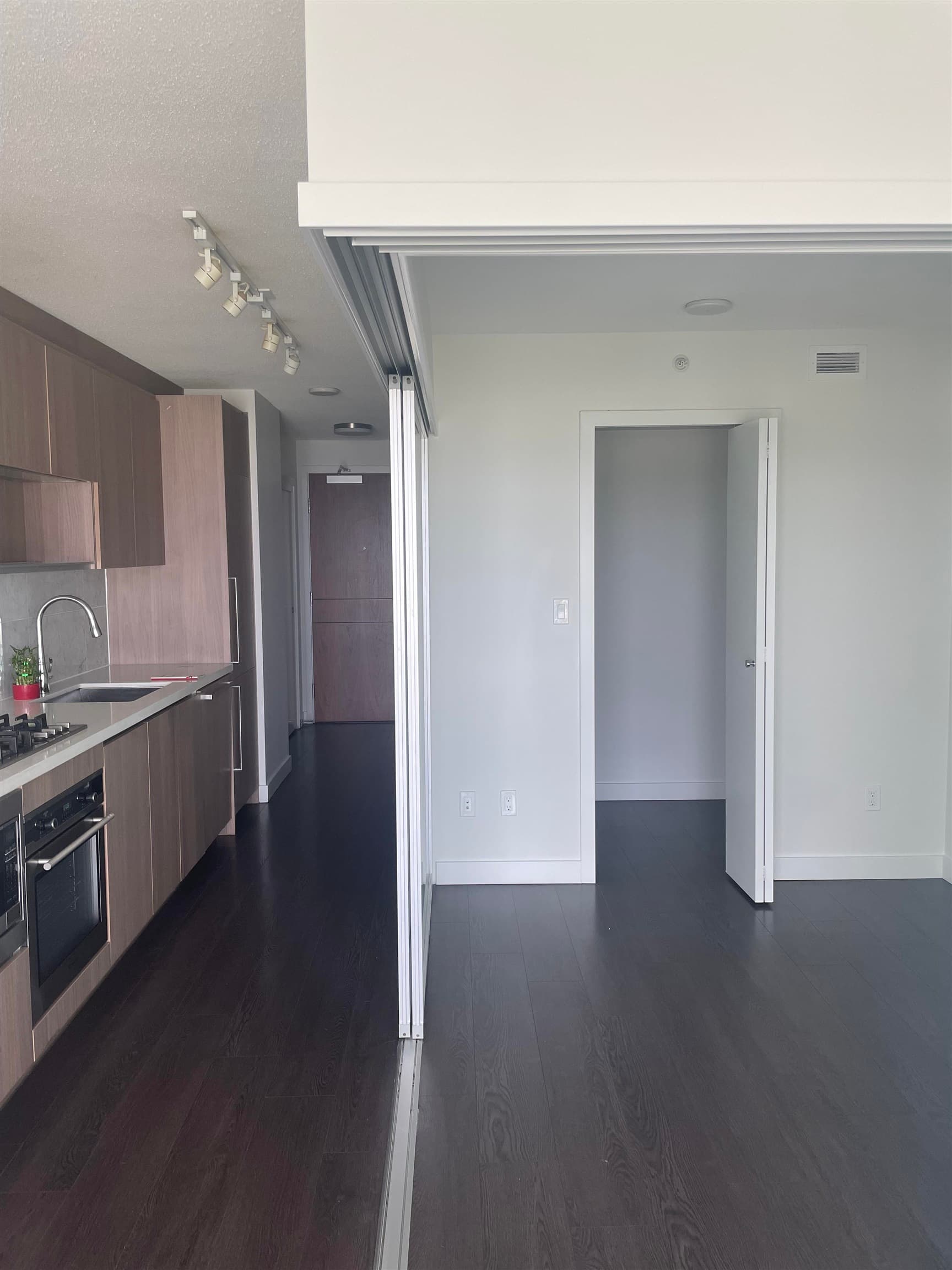 1811 - 13696 100 Avenue, Surrey, V3T 0L5 — photo 3