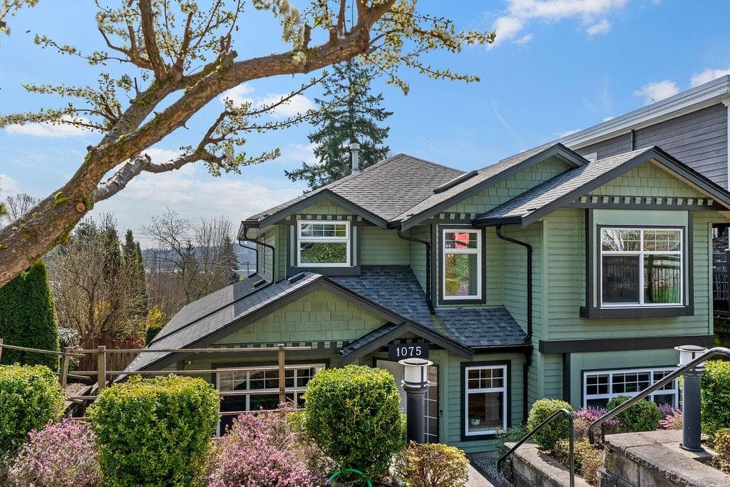 1075 Adderley Street, North Vancouver