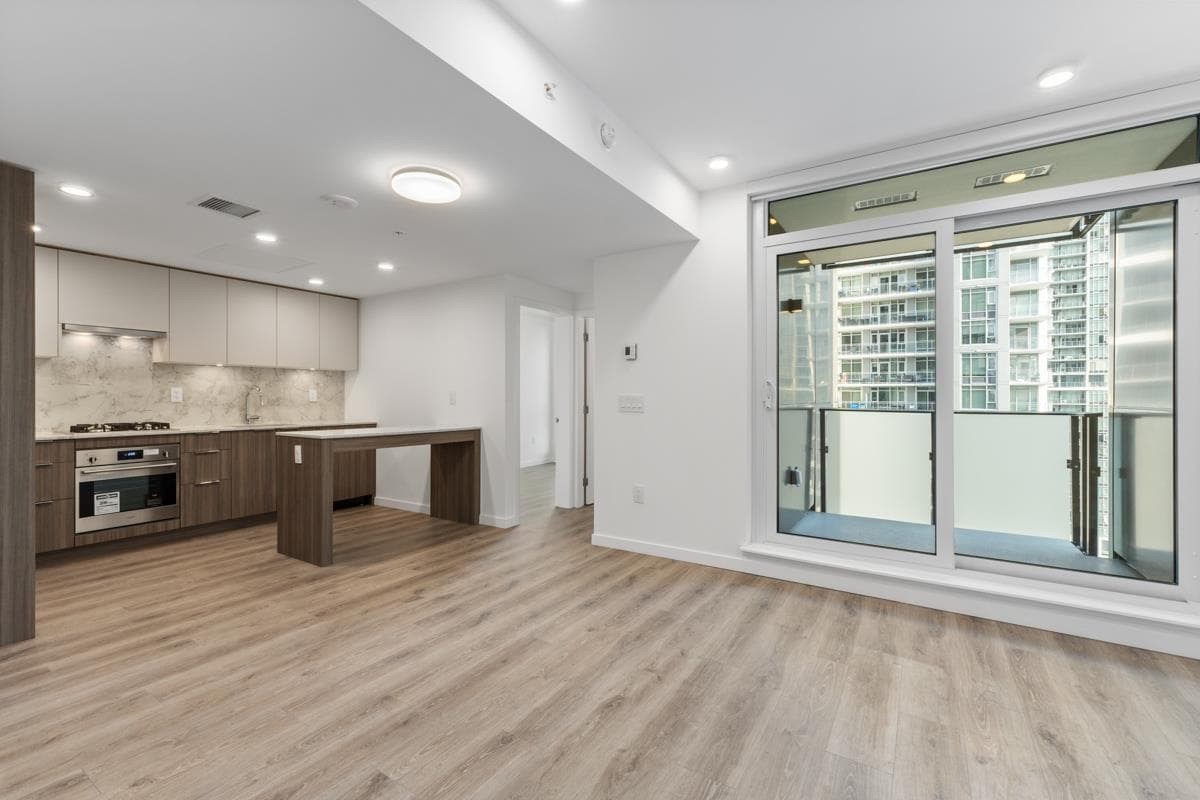 1301 - 10333 133 Street, Surrey, V3T 0V1 — photo 3