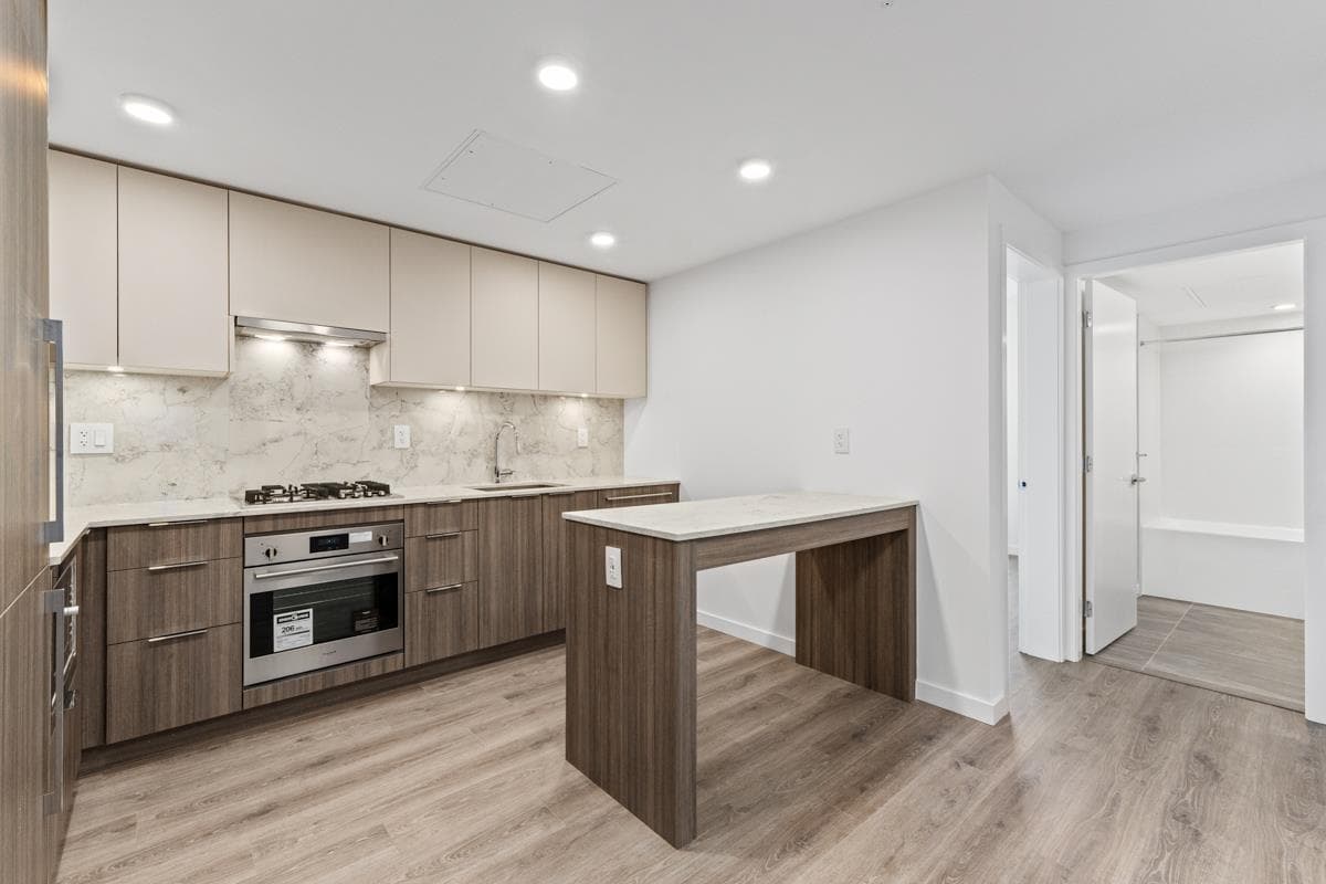 1301 - 10333 133 Street, Surrey, V3T 0V1 — photo 5