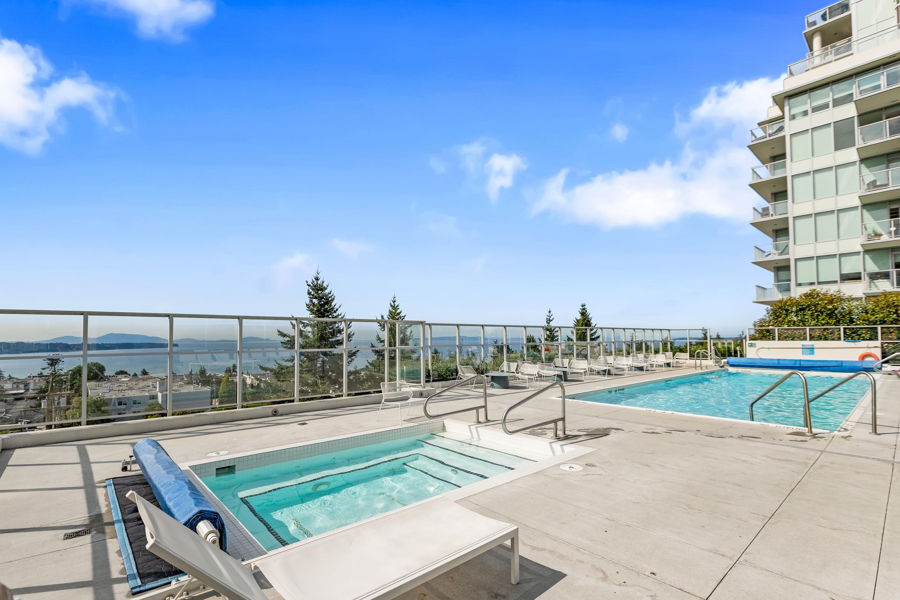 601 - 1441 Johnston Road, White Rock, V4B 3Z4 — photo 2