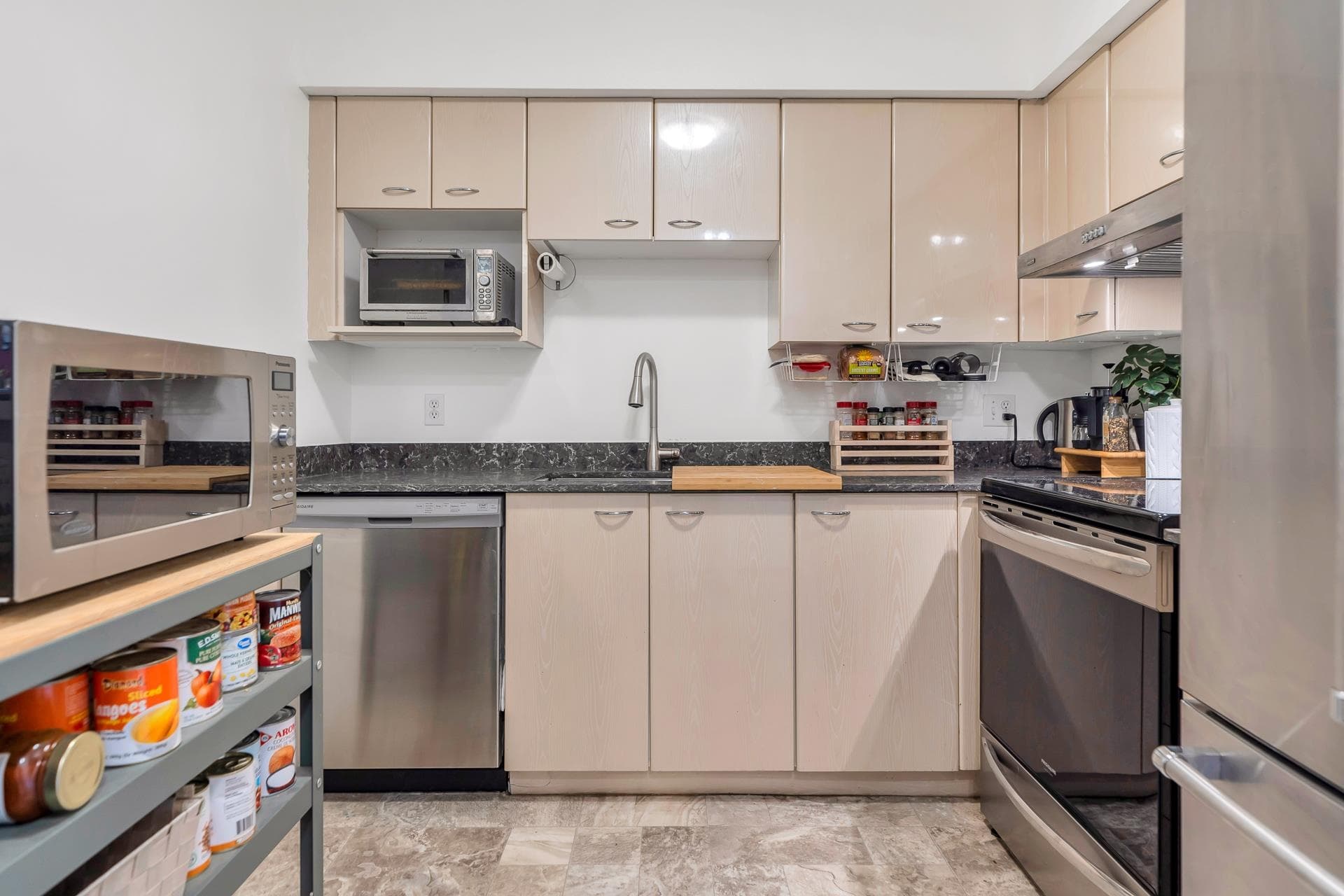 204 - 2268 Welcher Avenue, Port Coquitlam, V2C 1X4 — photo 2