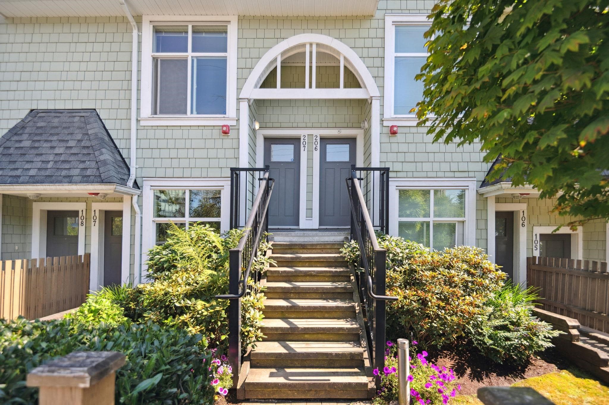 207 - 7250 18th Avenue, Burnaby