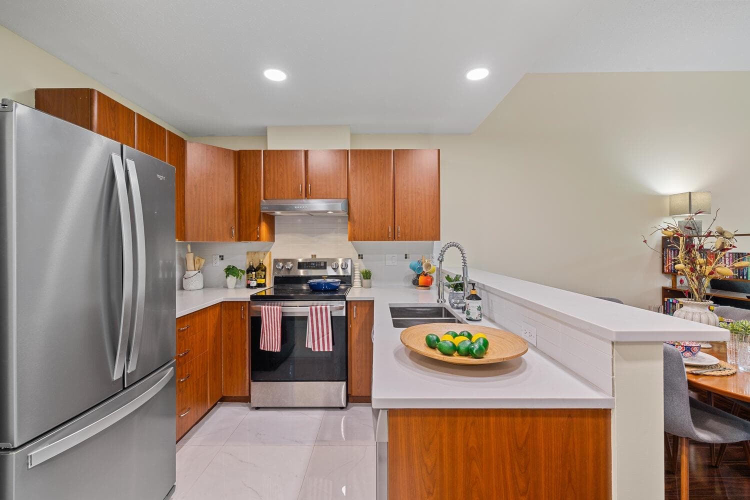 309 - 14885 105 Avenue, Surrey, V3R 2V6 — photo 2