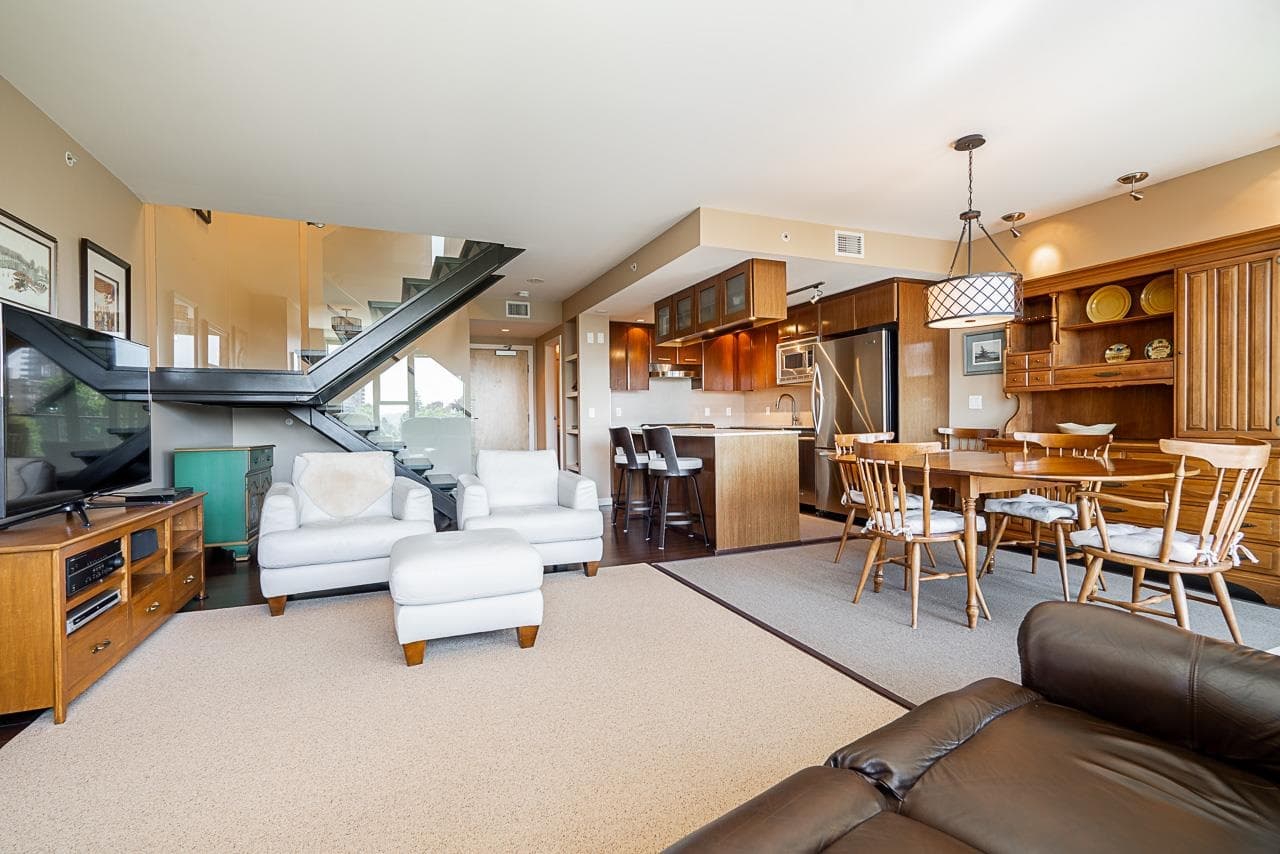 PH3 - 683 W Victoria Park, North Vancouver, V7M 0A2 — photo 1