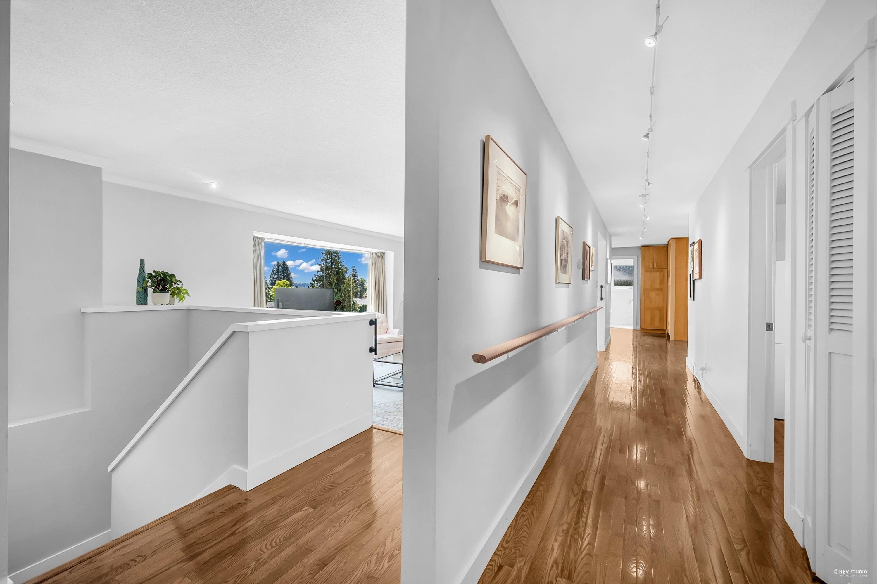 7665 Sapperton Avenue, Burnaby, V3N 4C9 — photo 5